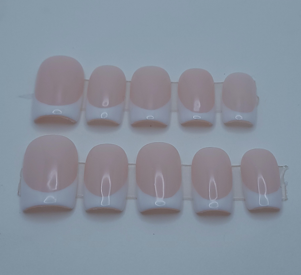 Pure Elegance (10 pieces, Short Square Press on Nail)