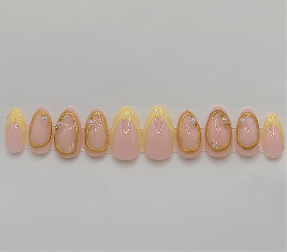 Golden Butter (20 pieces, Medium Almond Press on Nails)