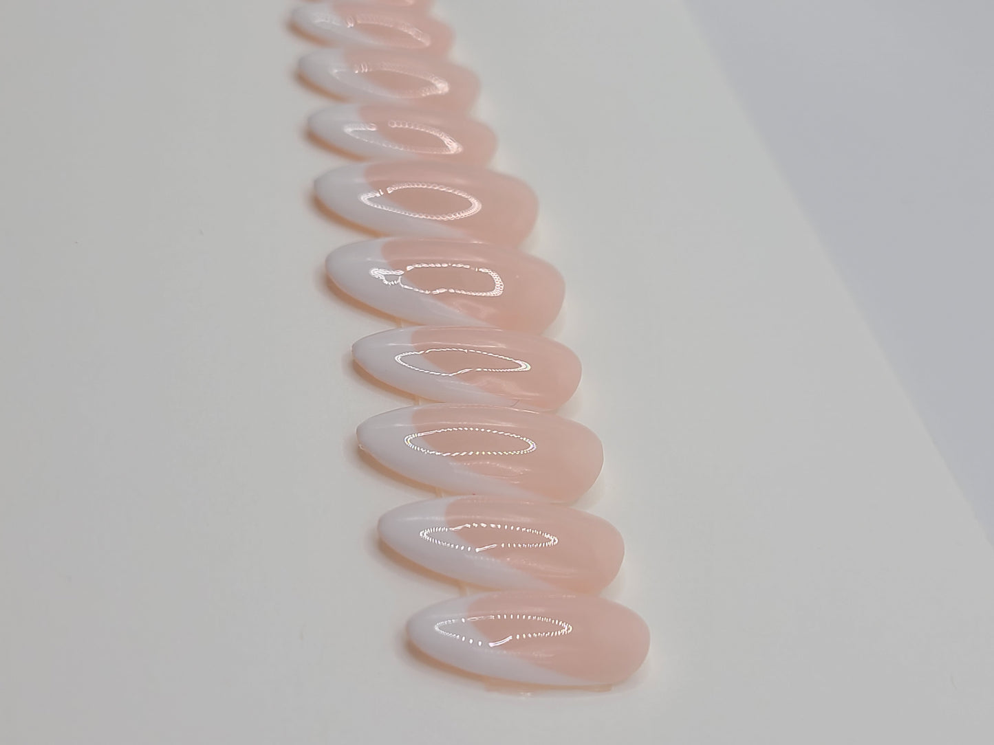 Classic Veil (10 pieces, Medium Almond Press on Nails)