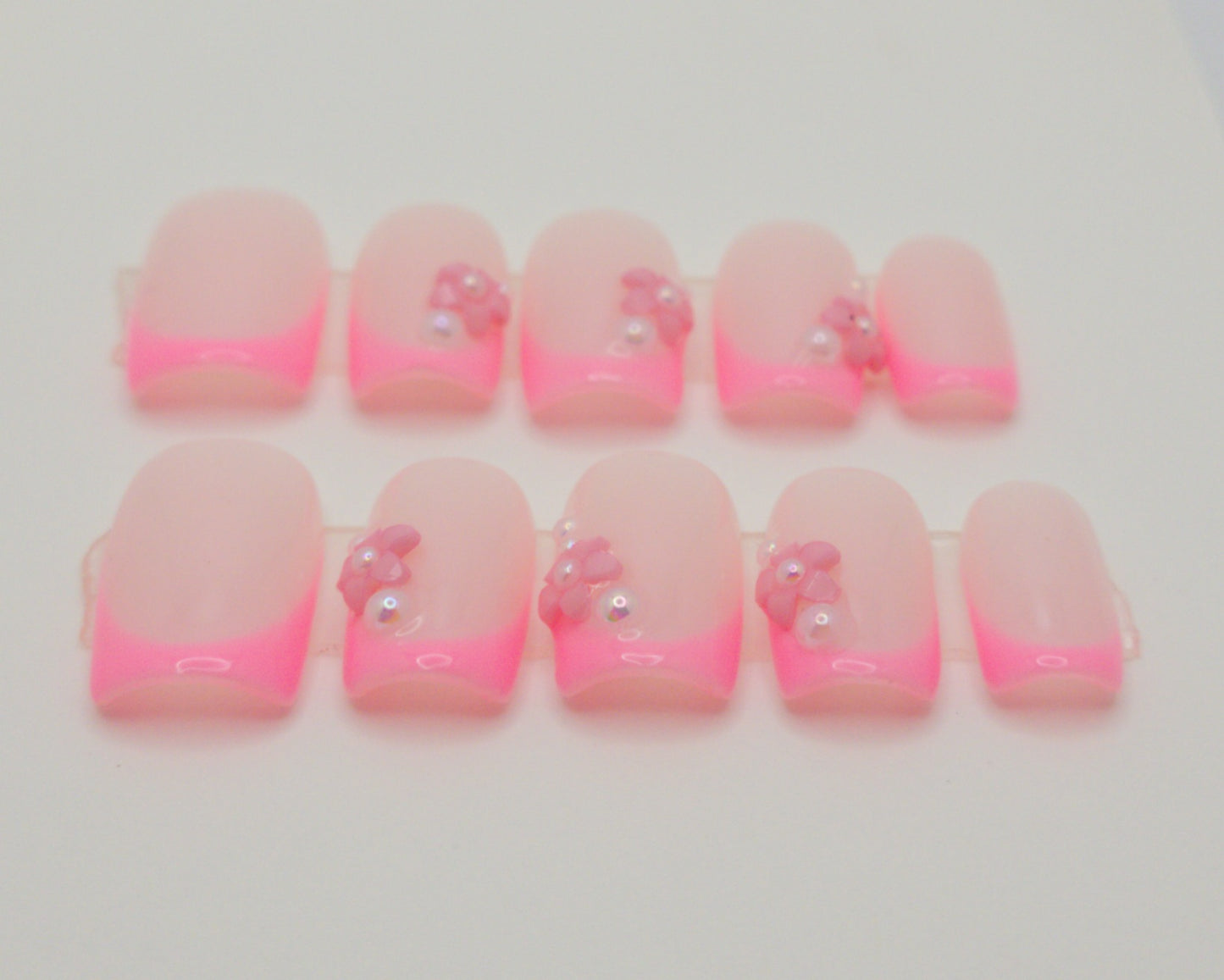 Blush Bloom (14 pieces, Short Square Press on Nails)