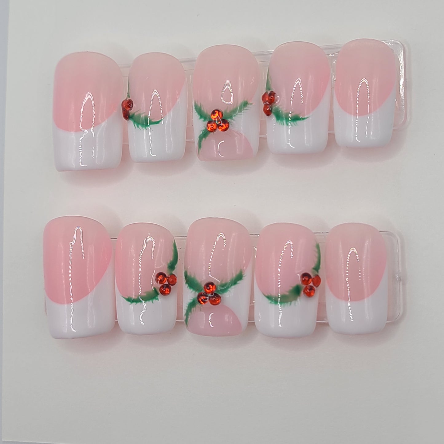 White Mistletoe Chic – Minimal Christmas (10 Piece Press-On Nails)