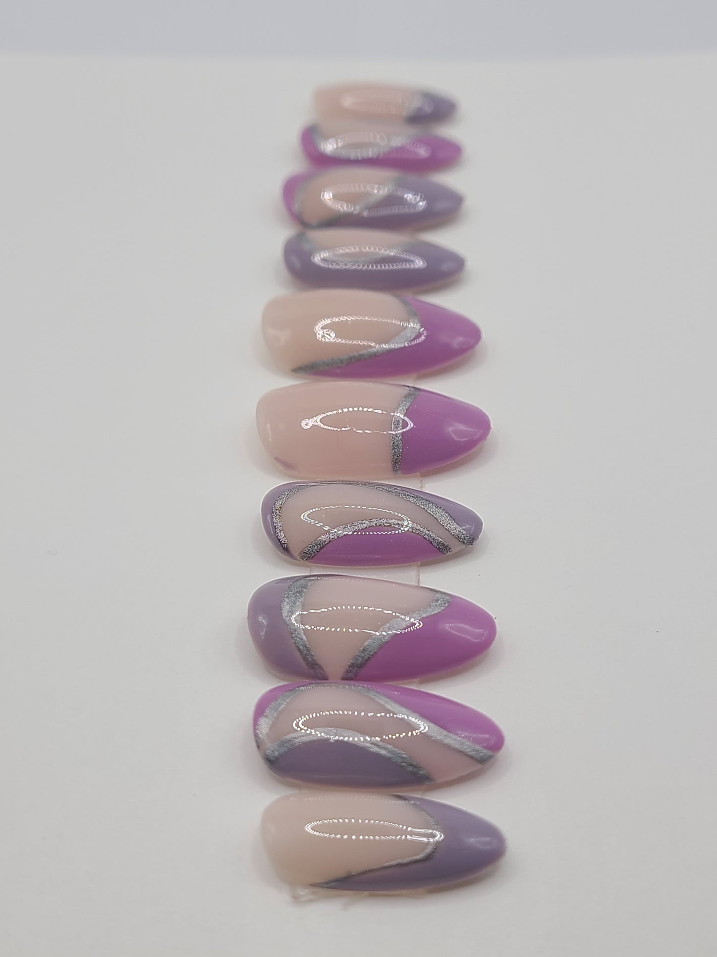 Amethyst Waves (14 pieces, Medium Almond Press on Nails)
