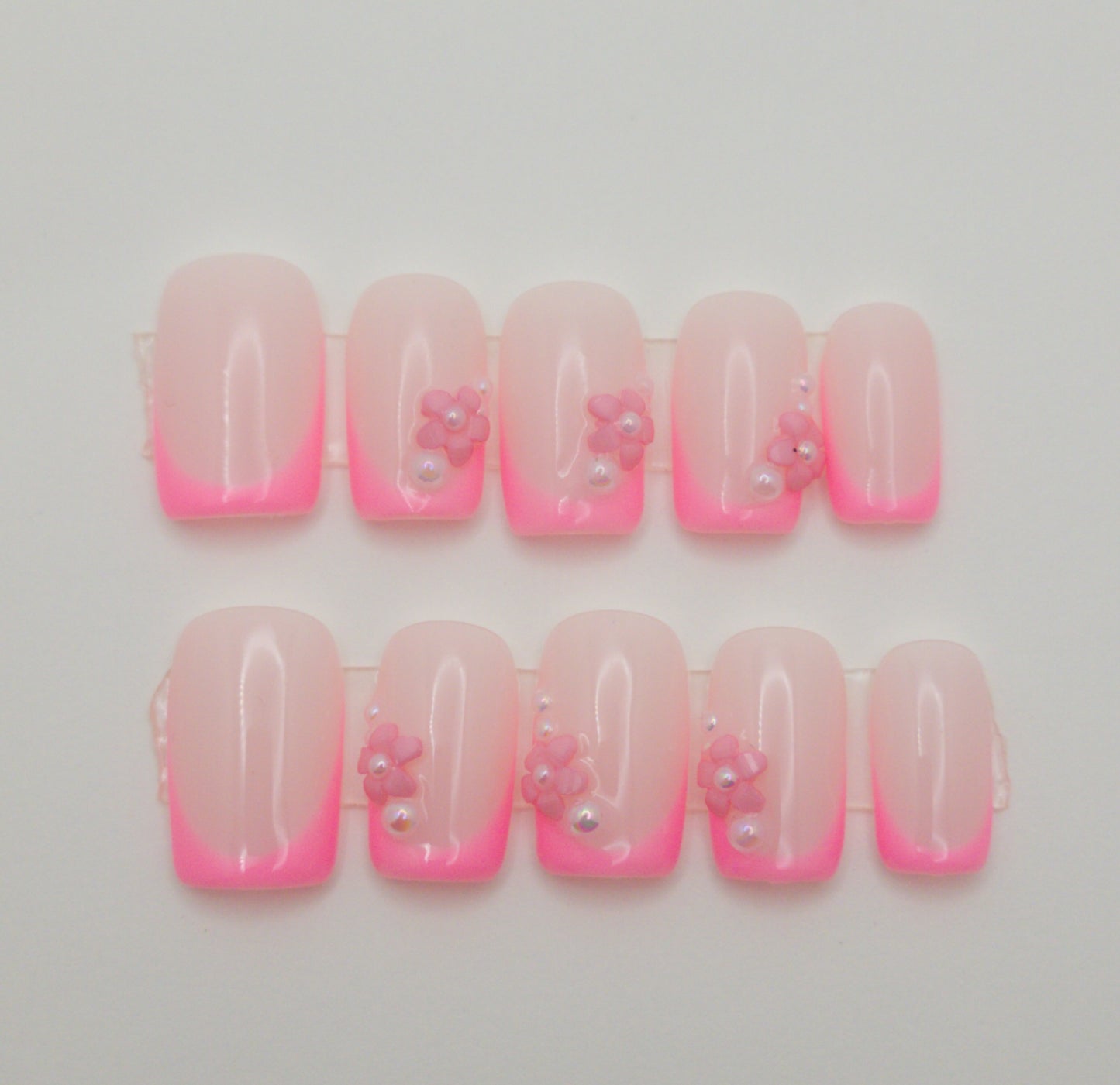 Blush Bloom (14 pieces, Short Square Press on Nails)
