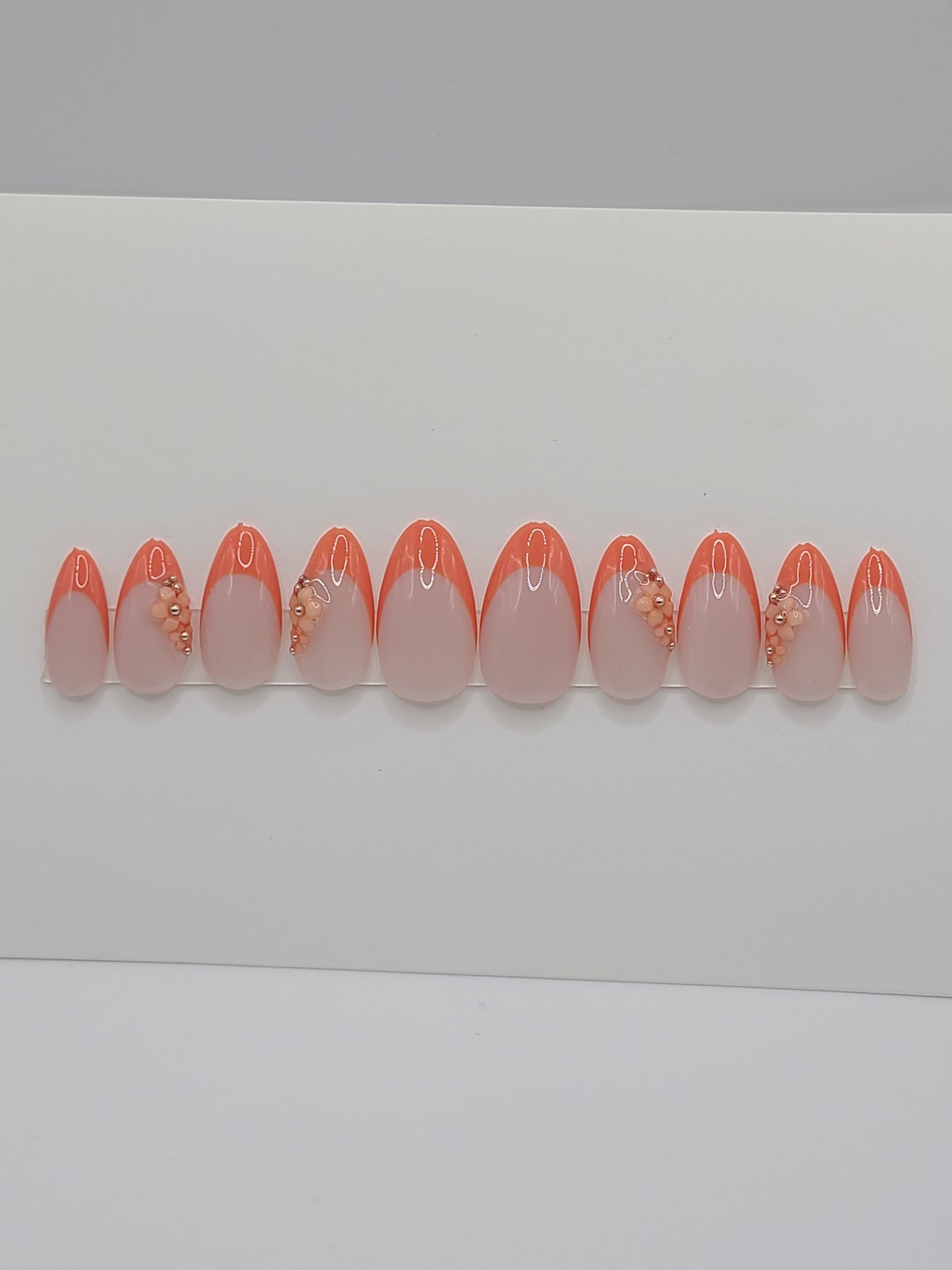 Peach Glow ( 10 pieces Medium Almond Press on Nails)