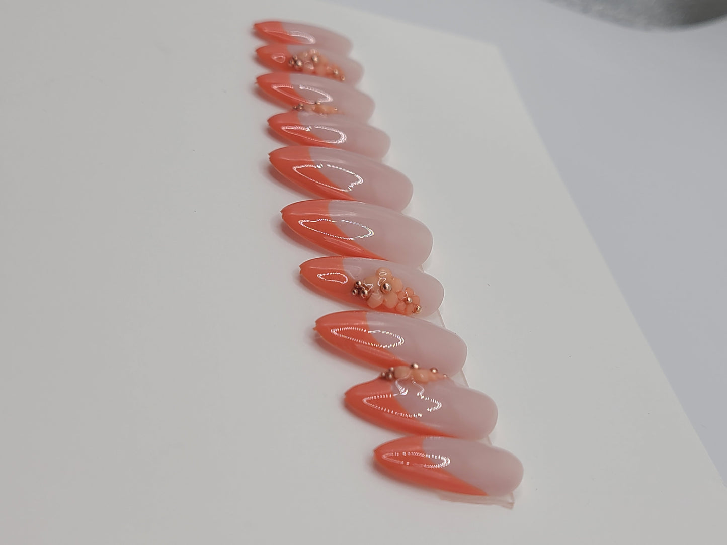 Peach Glow ( 10 pieces Medium Almond Press on Nails)