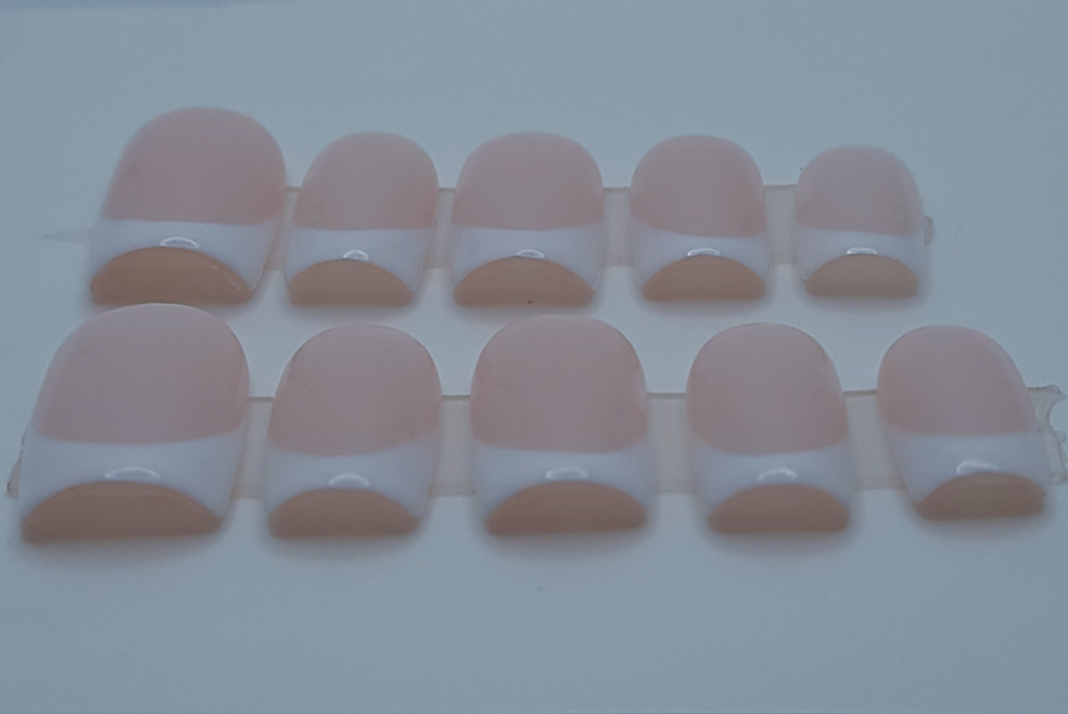 Pure Elegance (10 pieces, Short Square Press on Nail)