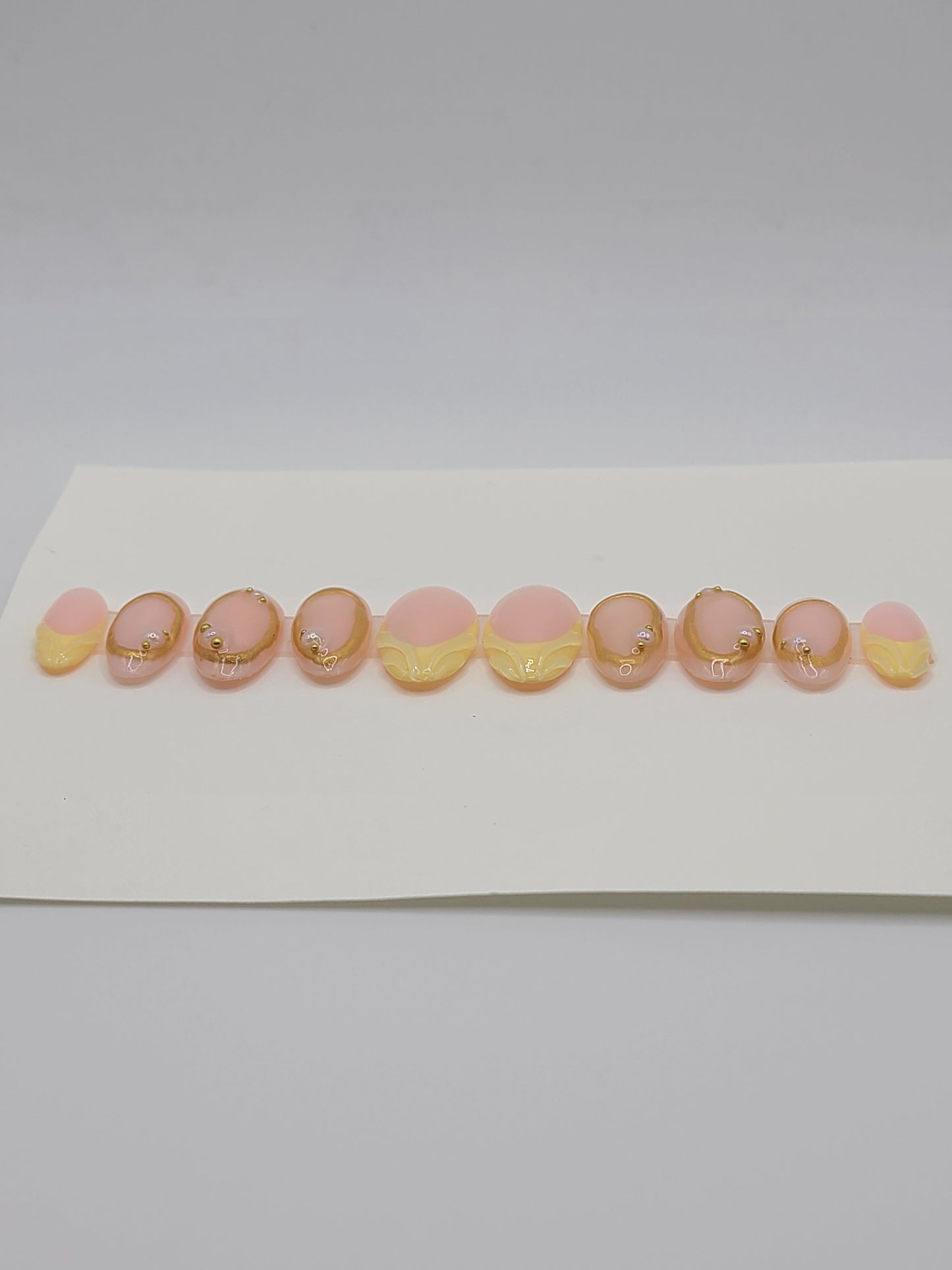 Golden Butter (20 pieces, Medium Almond Press on Nails)