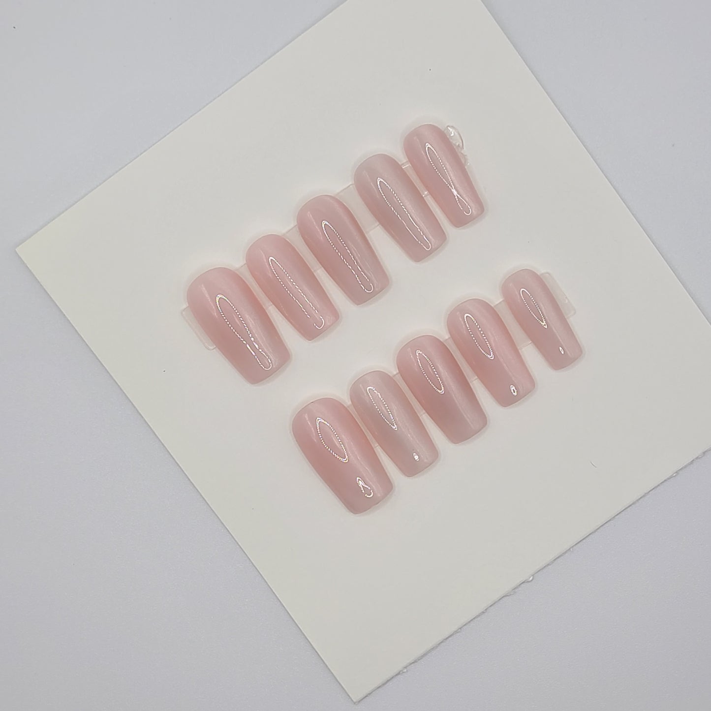 Soft Girl Cat Eye (20 pieces, Medium Square Press-On Nails)