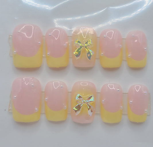 Buttercup Charm (10 pieces, Short Square Press on Nail)