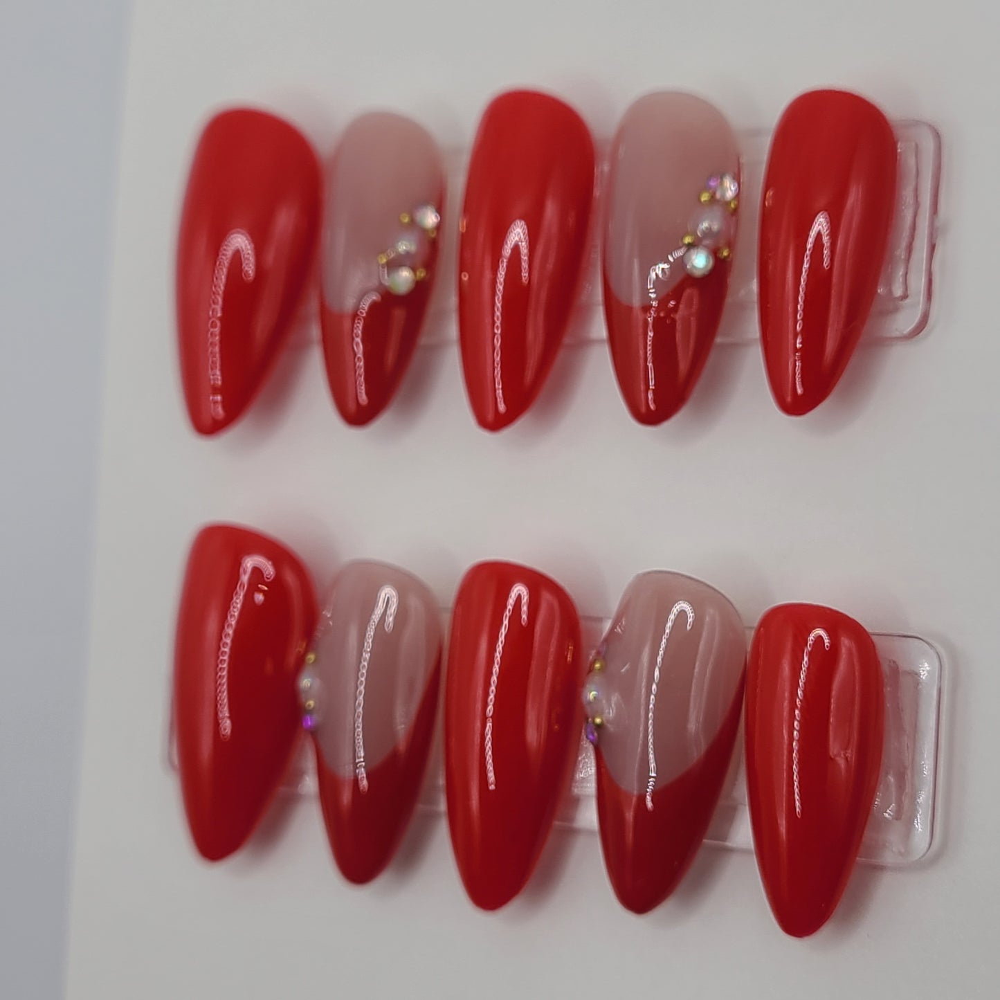 Scarlet Pearl Noël – Red French Christmas (10 Piece Press-On Nails)