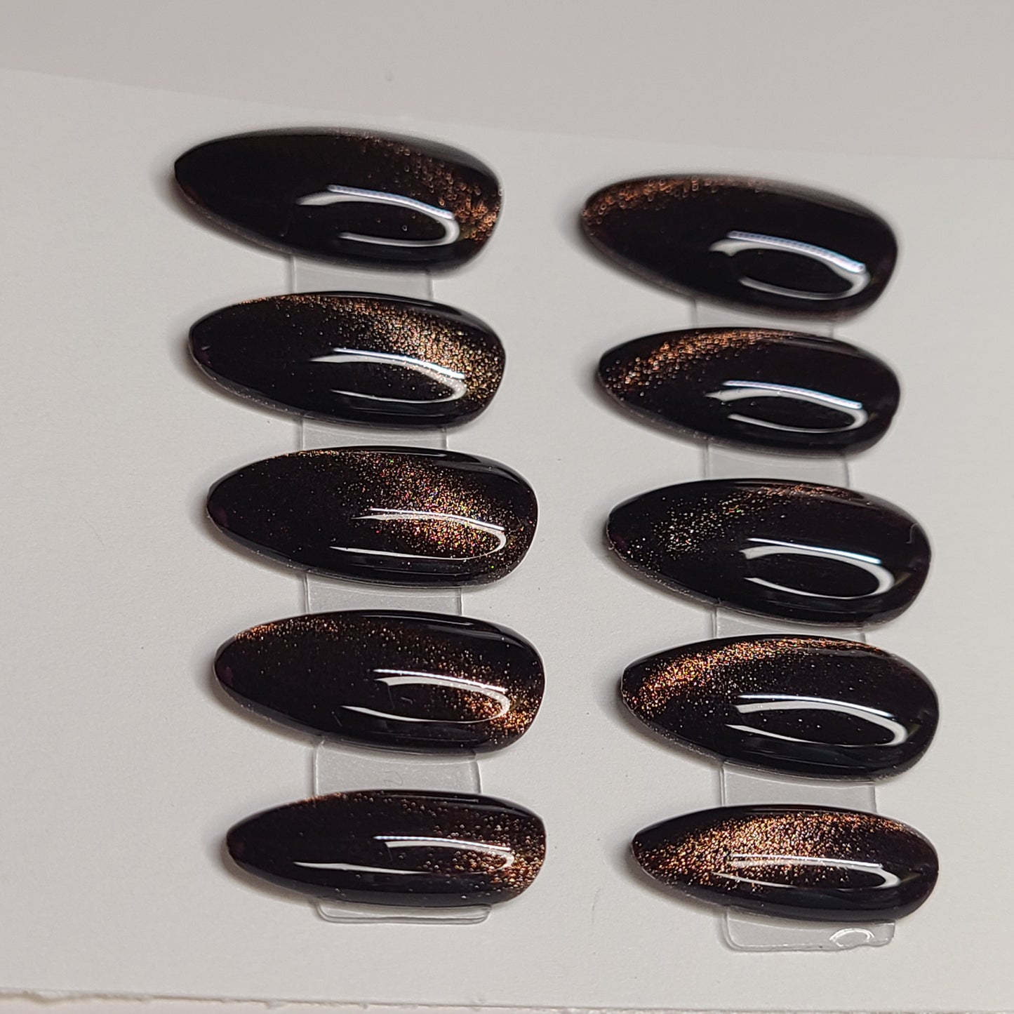 Mocha Lumière Medium Almond Press-On Nails