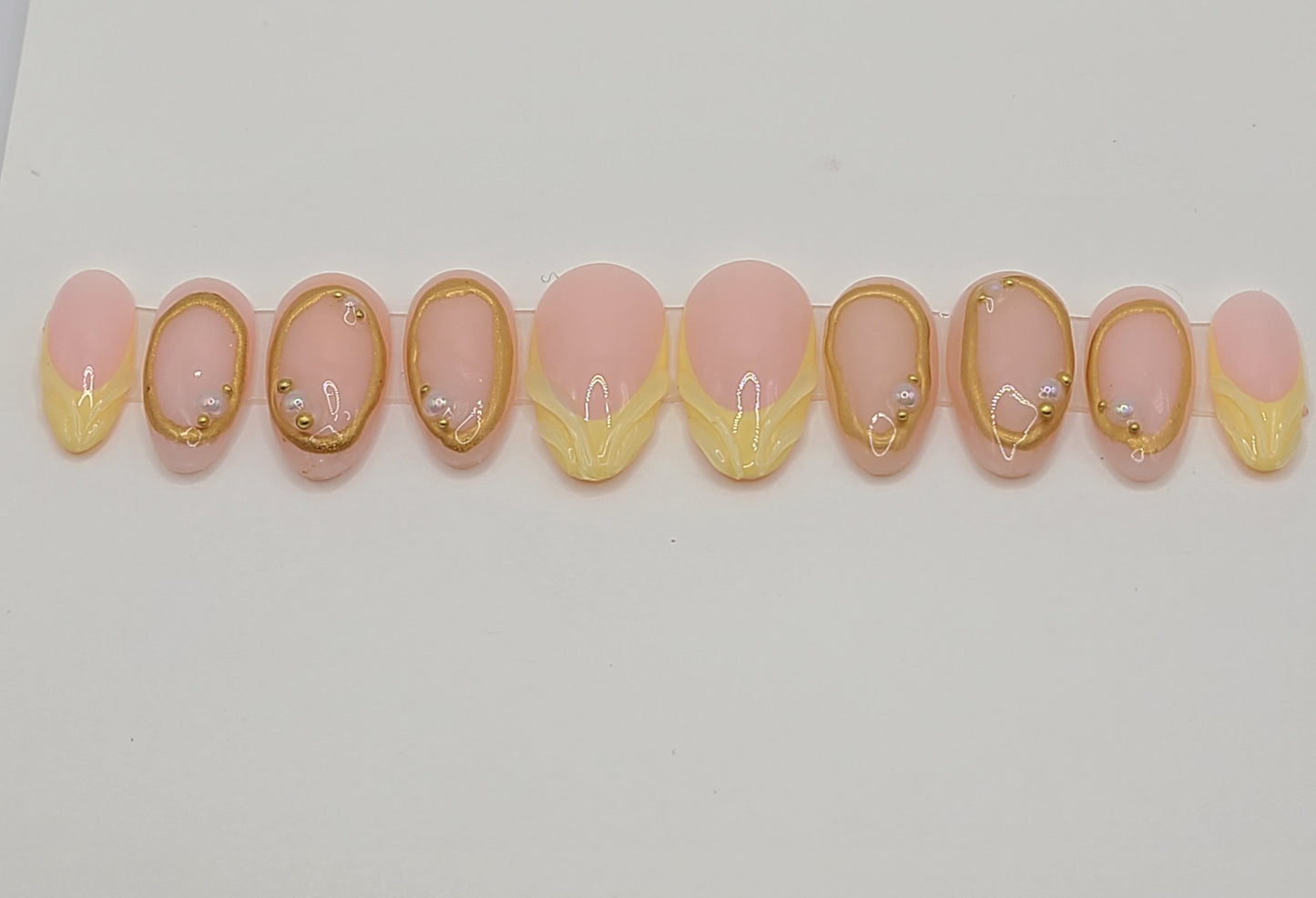 Golden Butter (20 pieces, Medium Almond Press on Nails)