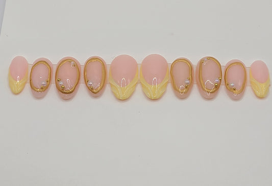 Golden Butter (20 pieces, Medium Almond Press on Nails)