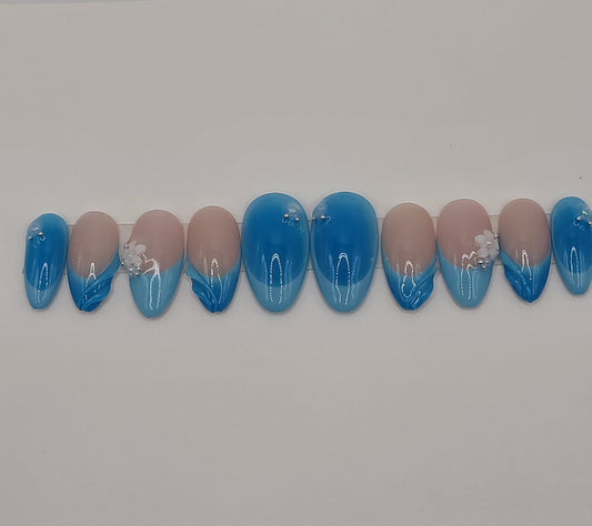 Ocean Aura (10 pieces, Medium Almond Press on Nails)