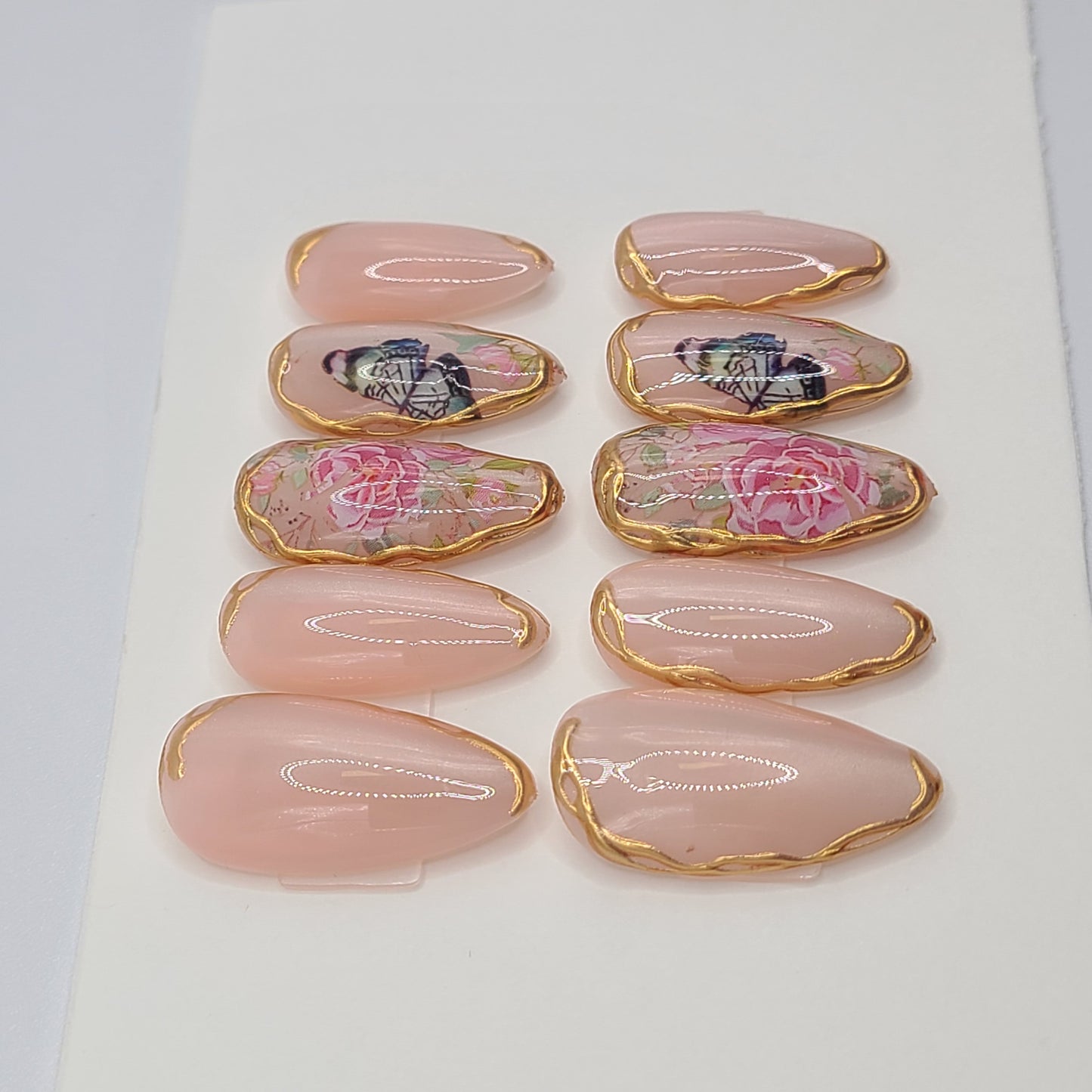 Golden Bloom Cat Eye (10 pieces, Medium Almond Press-On Nails)