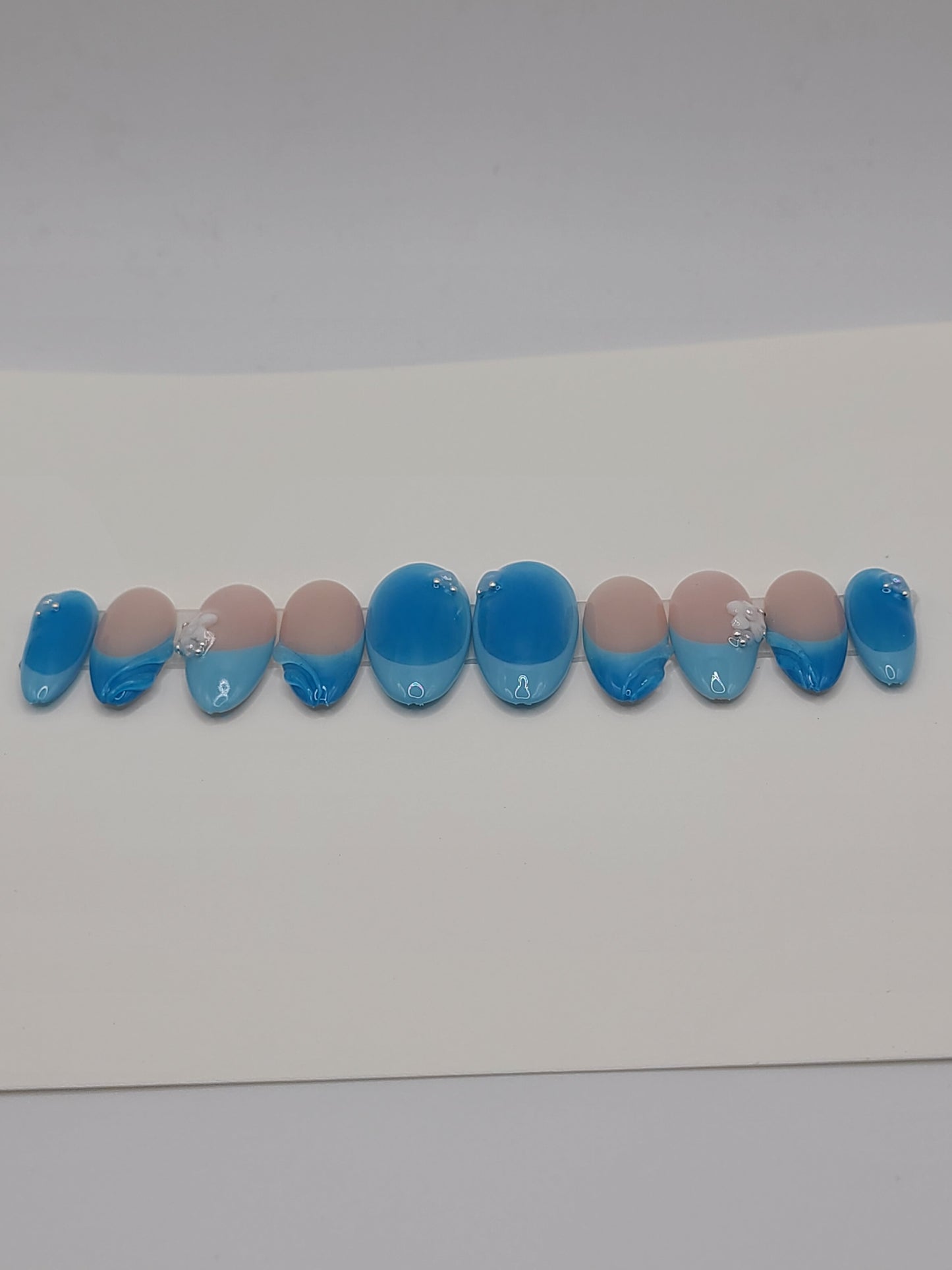 Ocean Aura (10 pieces, Medium Almond Press on Nails)