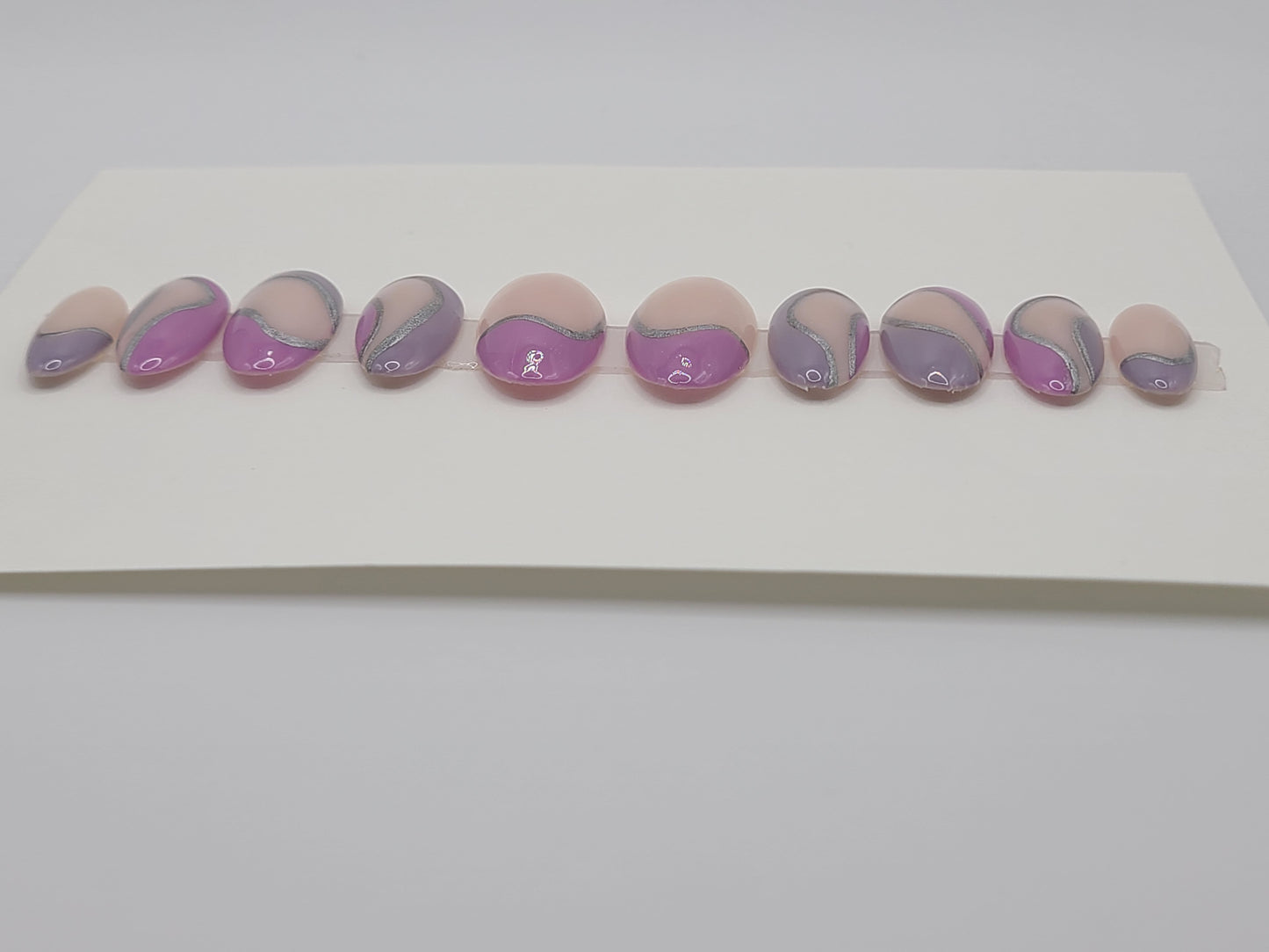 Amethyst Waves (14 pieces, Medium Almond Press on Nails)