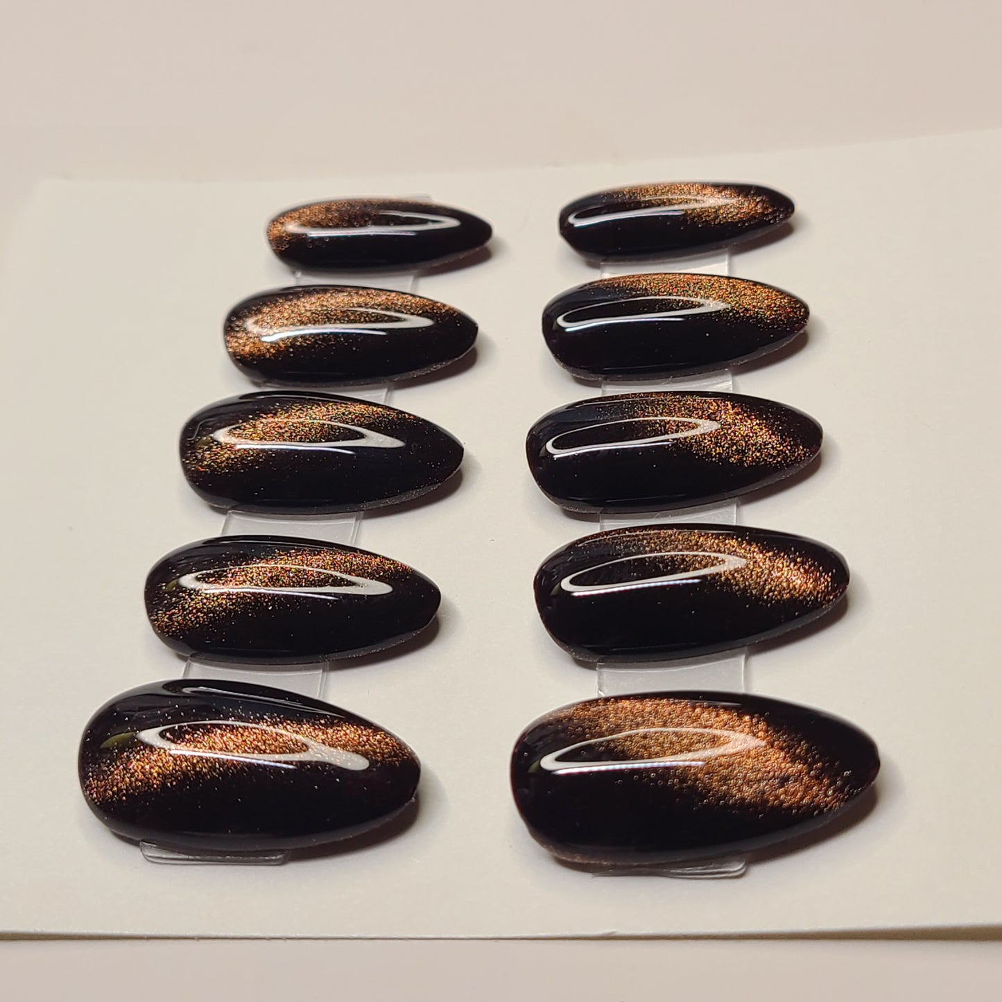 Mocha Lumière Medium Almond Press-On Nails