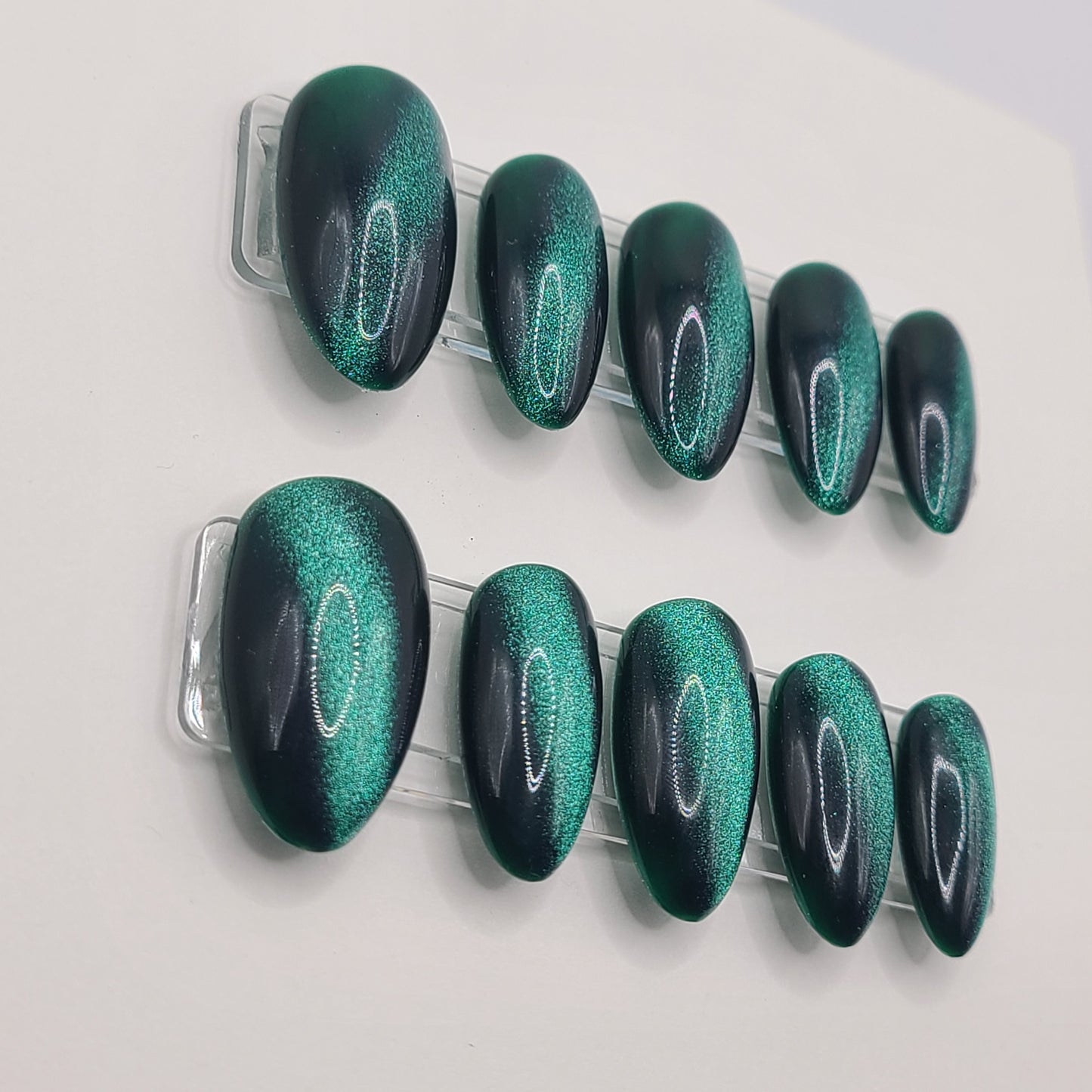 Emerald Glow (10 pieces, Medium Almond Press On Nails)
