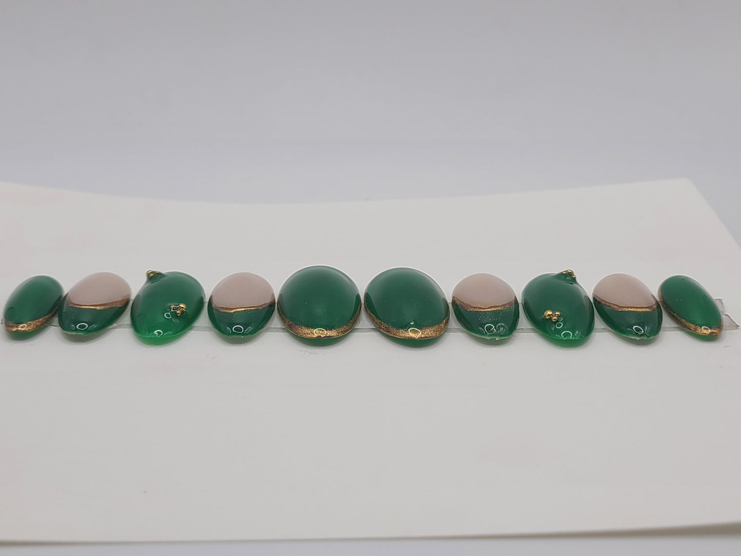 Emerald Luxe ( 10 pieces, Medium Almond Press on Nails)