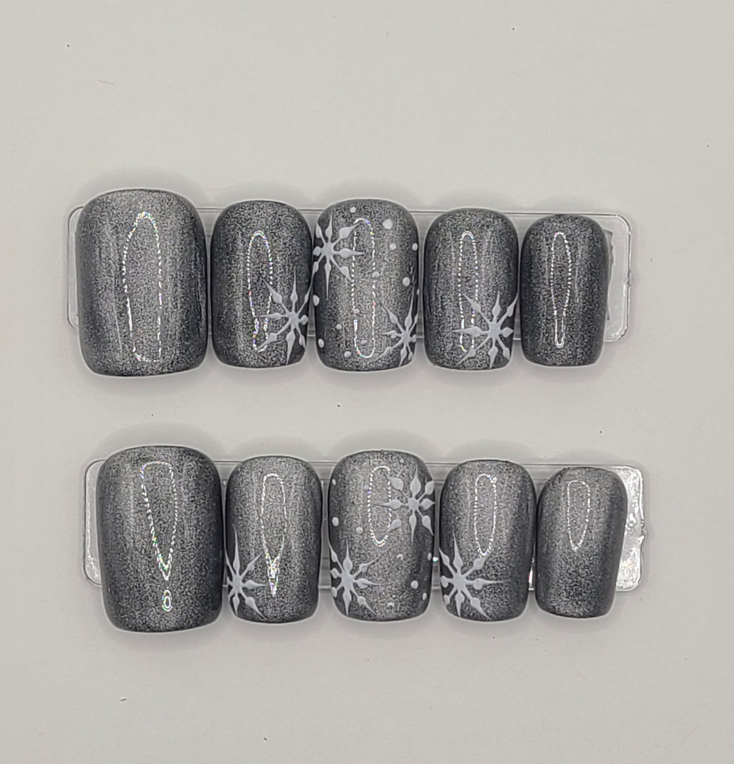 Frosted Silver Night – Silver Chrome Christmas (10 Piece Press-On Nails)