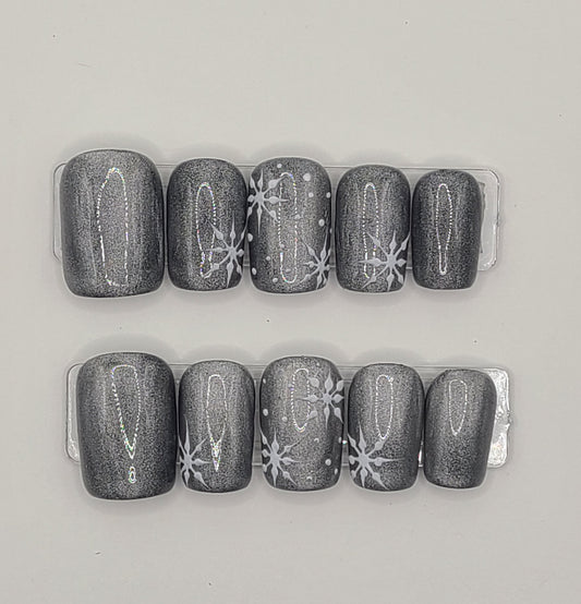 Frosted Silver Night – Silver Chrome Christmas (10 Piece Press-On Nails)