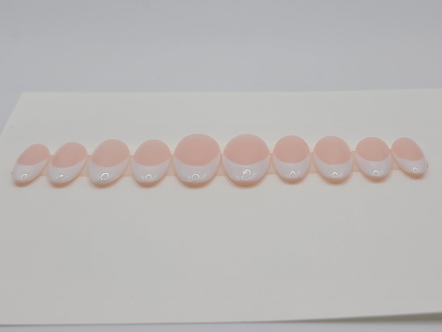 Classic Veil (10 pieces, Medium Almond Press on Nails)