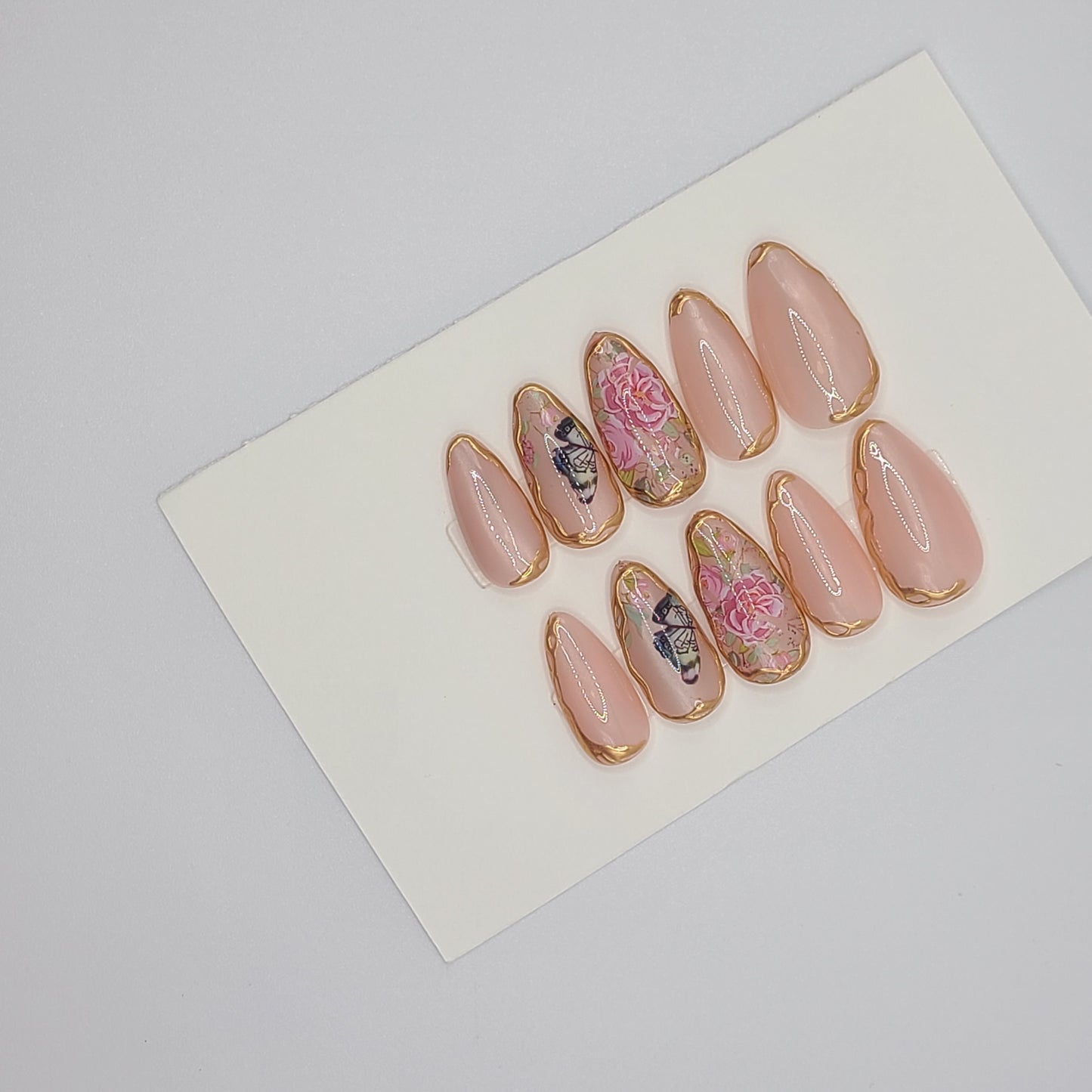 Golden Bloom Cat Eye (10 pieces, Medium Almond Press-On Nails)
