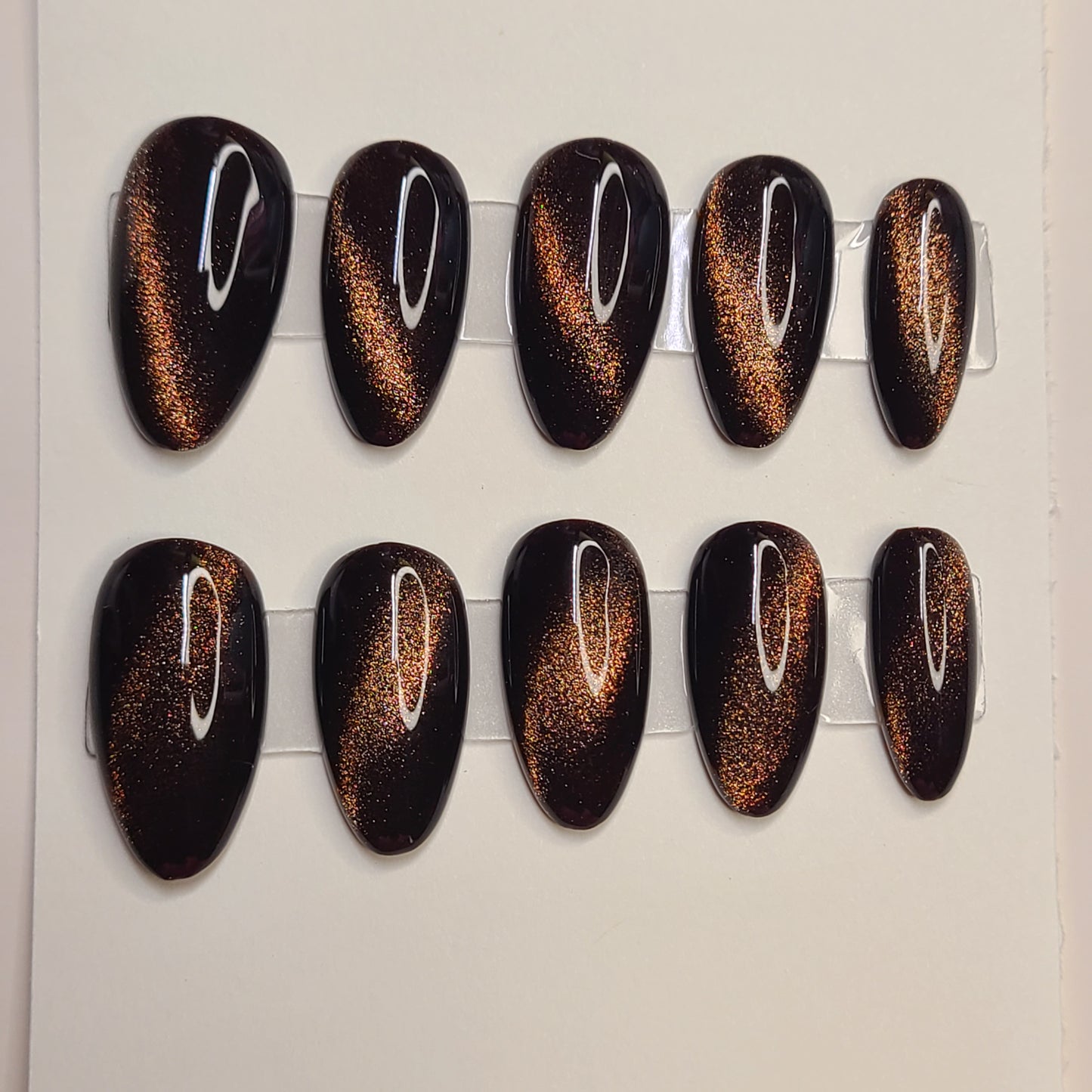 Mocha Lumière Medium Almond Press-On Nails