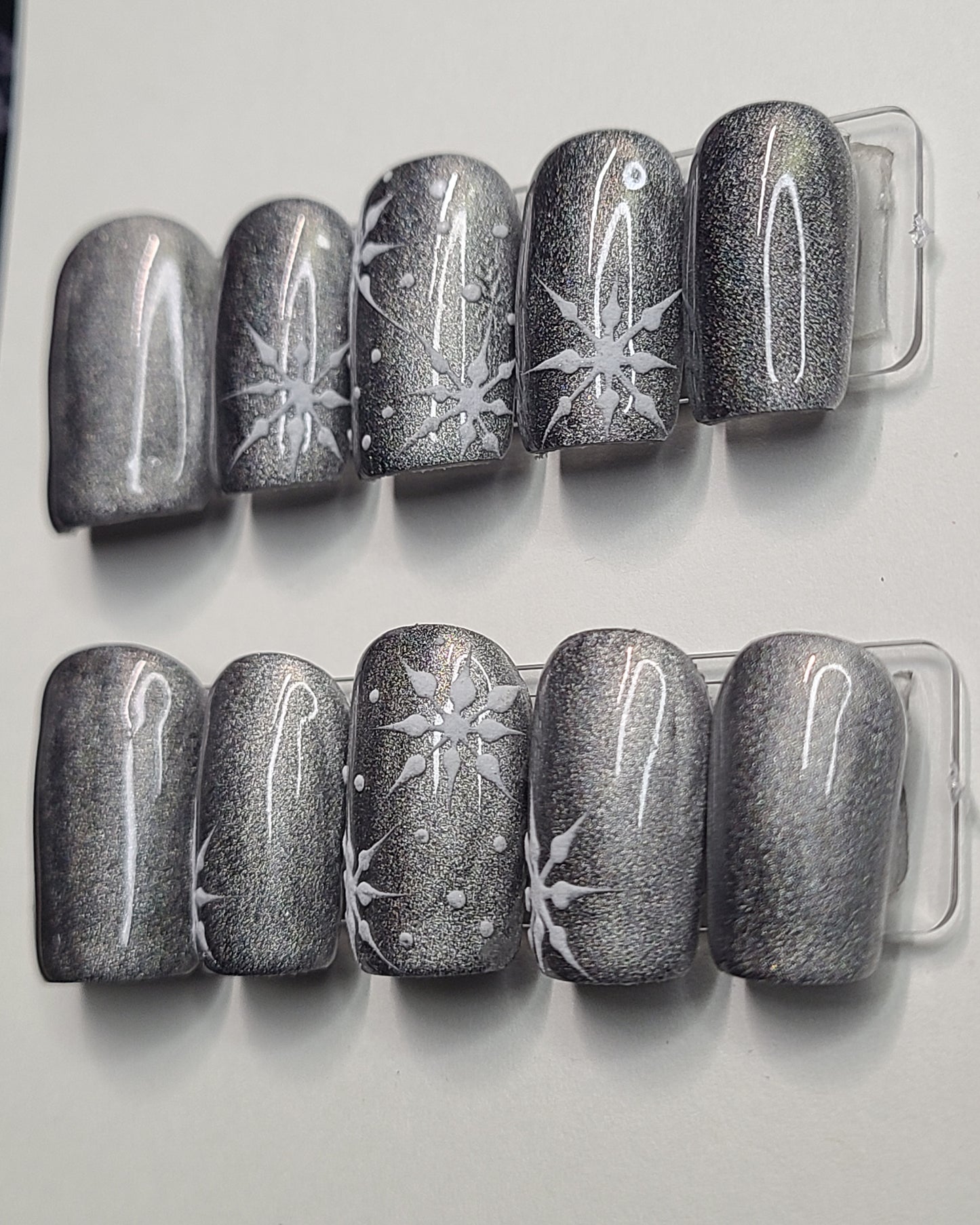 Frosted Silver Night – Silver Chrome Christmas (10 Piece Press-On Nails)