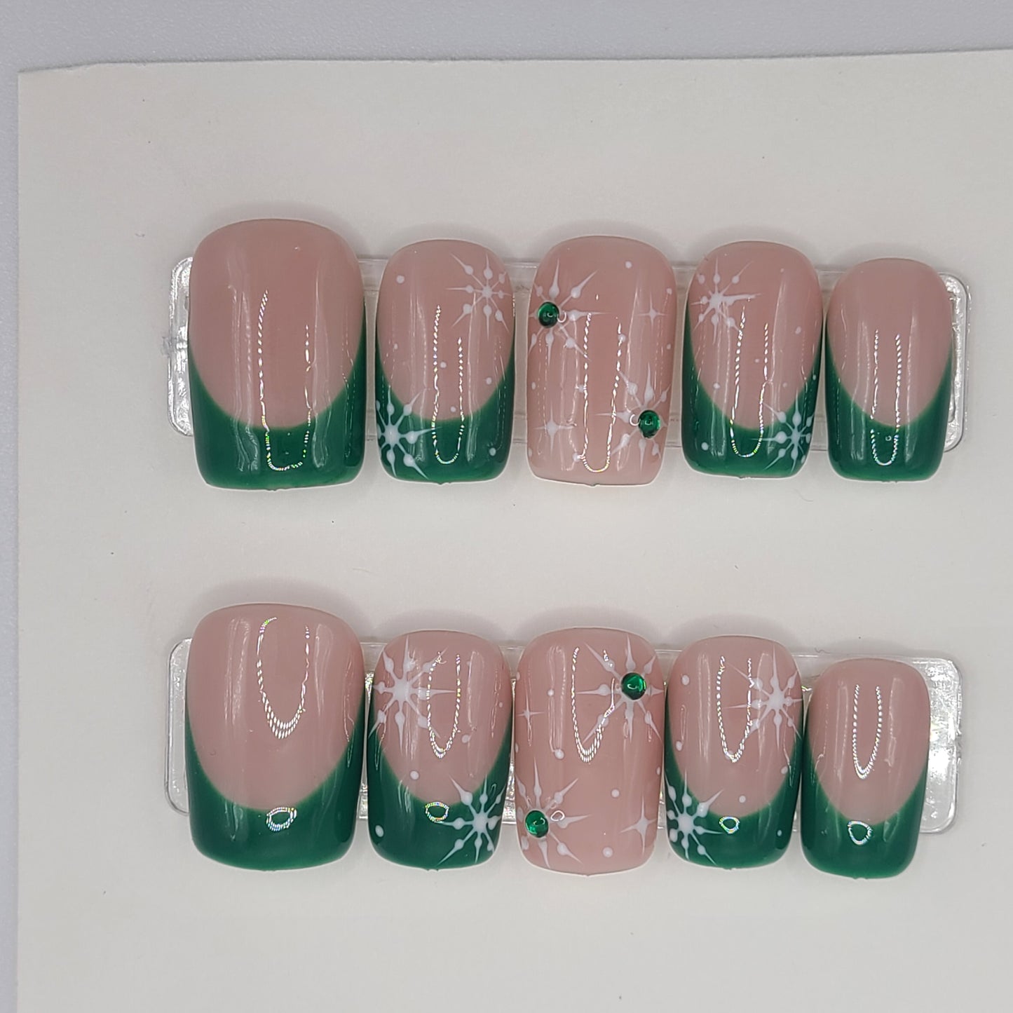 Evergreen Snowfall – Green French Christmas (10 Piece Press-On Nails)