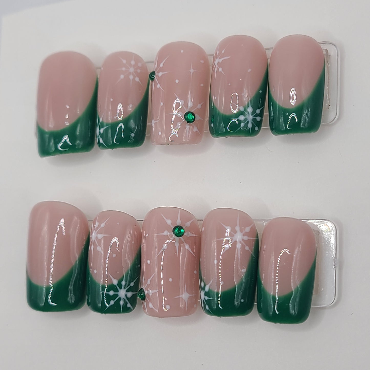 Evergreen Snowfall – Green French Christmas (10 Piece Press-On Nails)