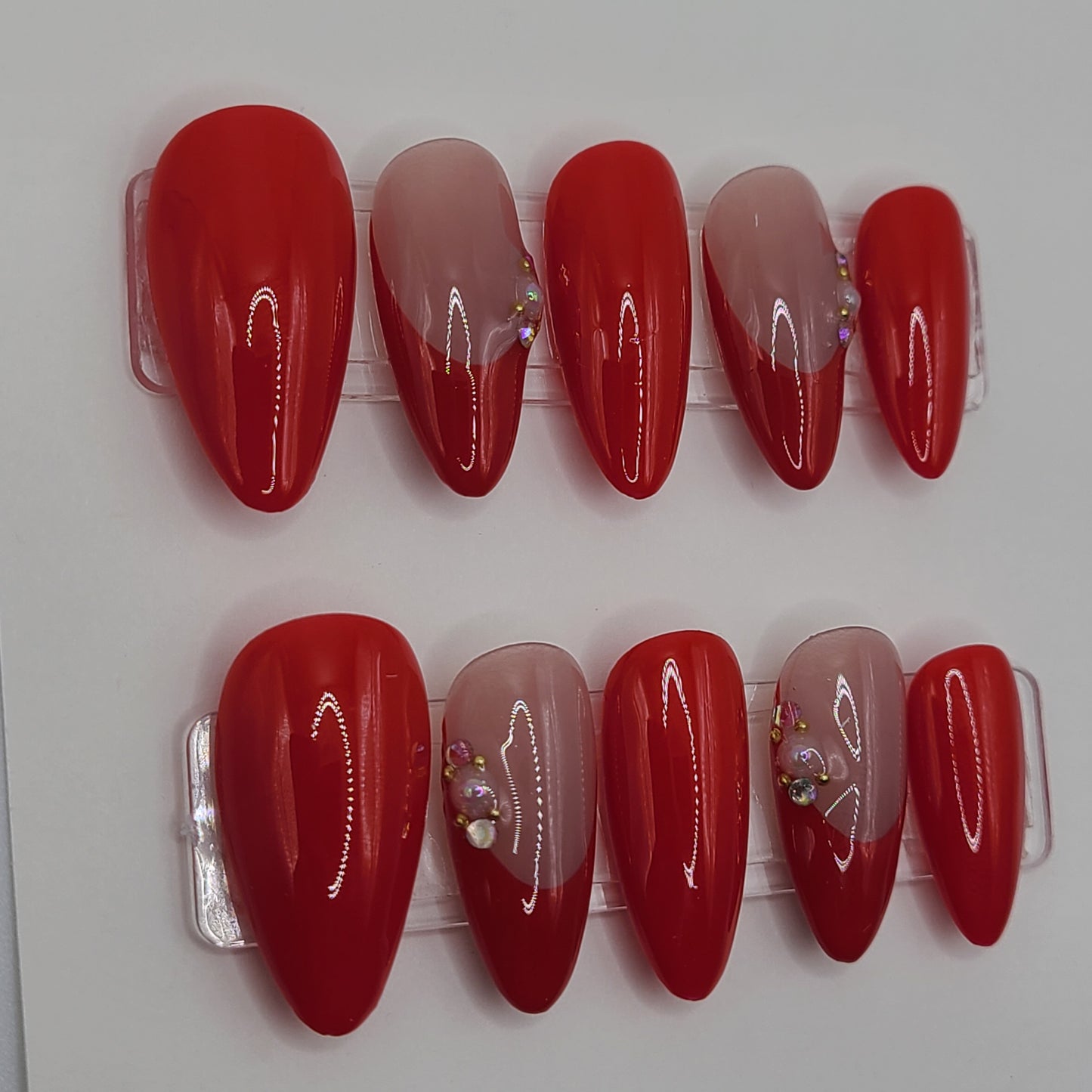 Scarlet Pearl Noël – Red French Christmas (10 Piece Press-On Nails)