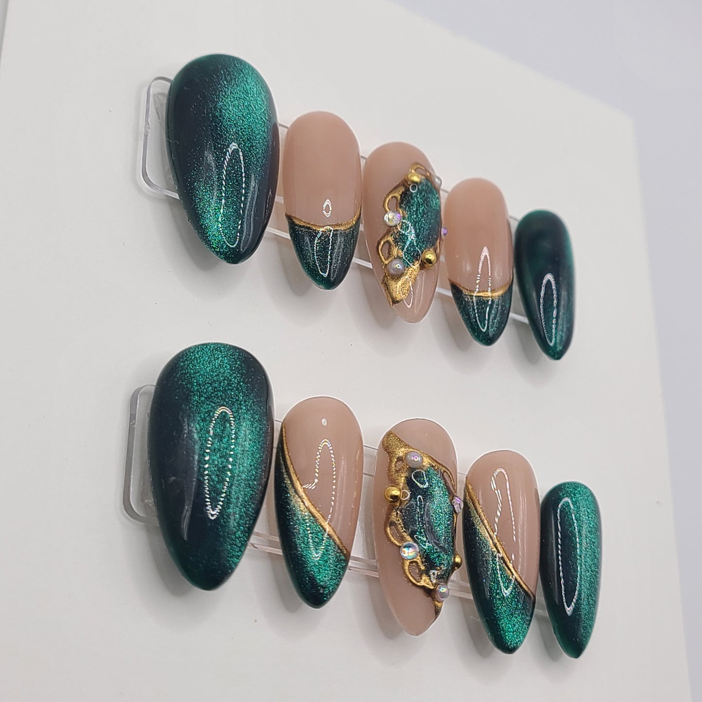 Emerald Opulence (10 Pieces, Medium Almond Press On Nails)