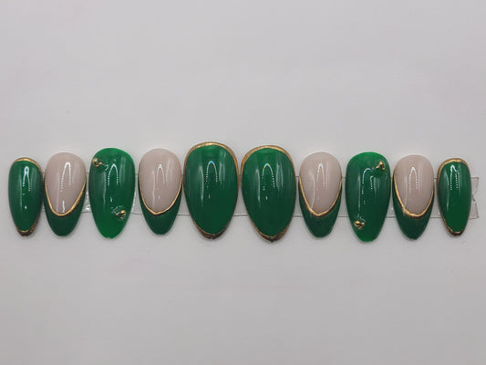 Emerald Luxe ( 10 pieces, Medium Almond Press on Nails)