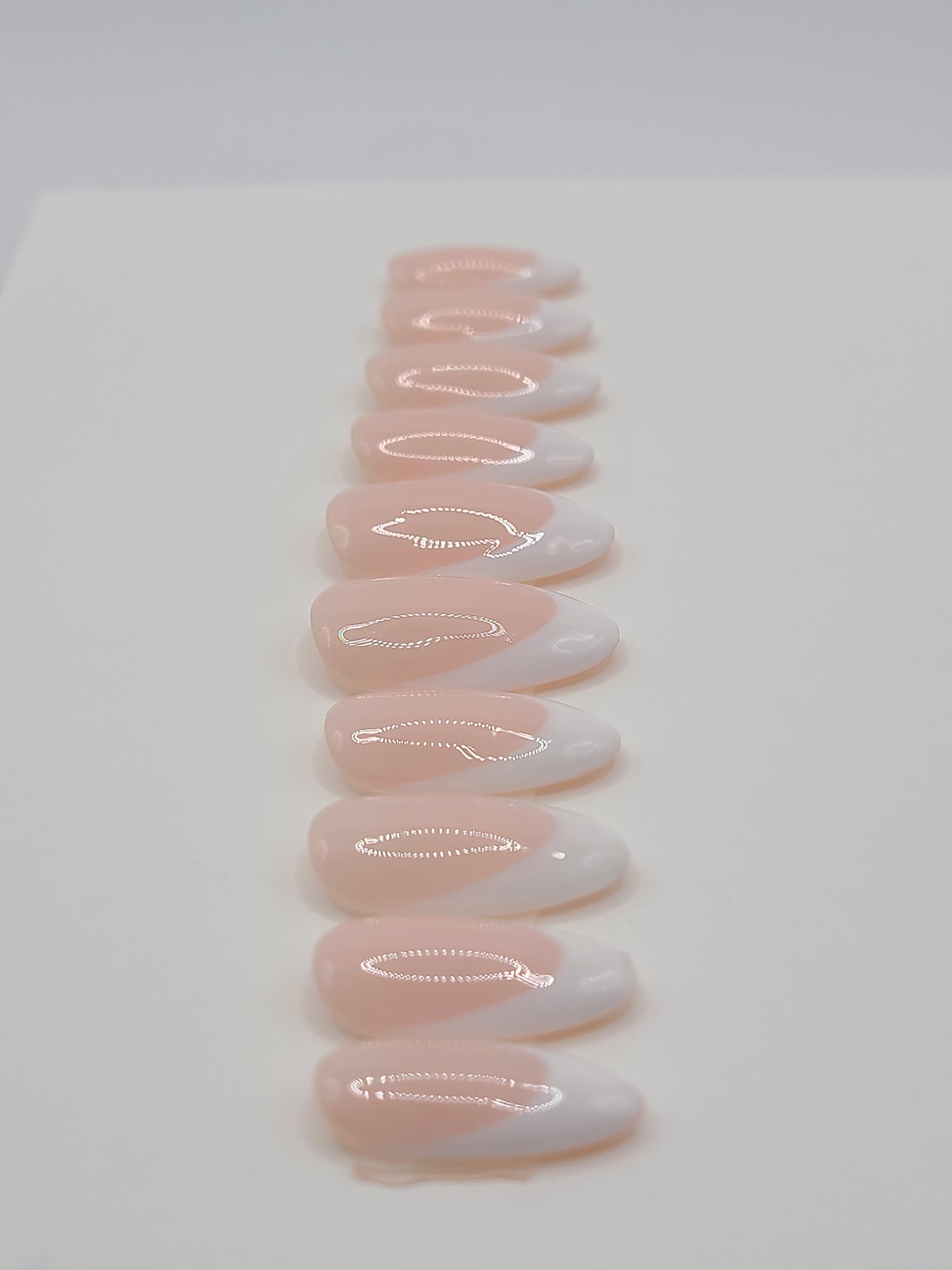 Classic Veil (10 pieces, Medium Almond Press on Nails)