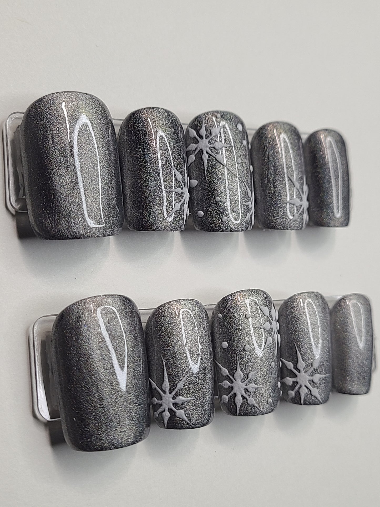 Frosted Silver Night – Silver Chrome Christmas (10 Piece Press-On Nails)