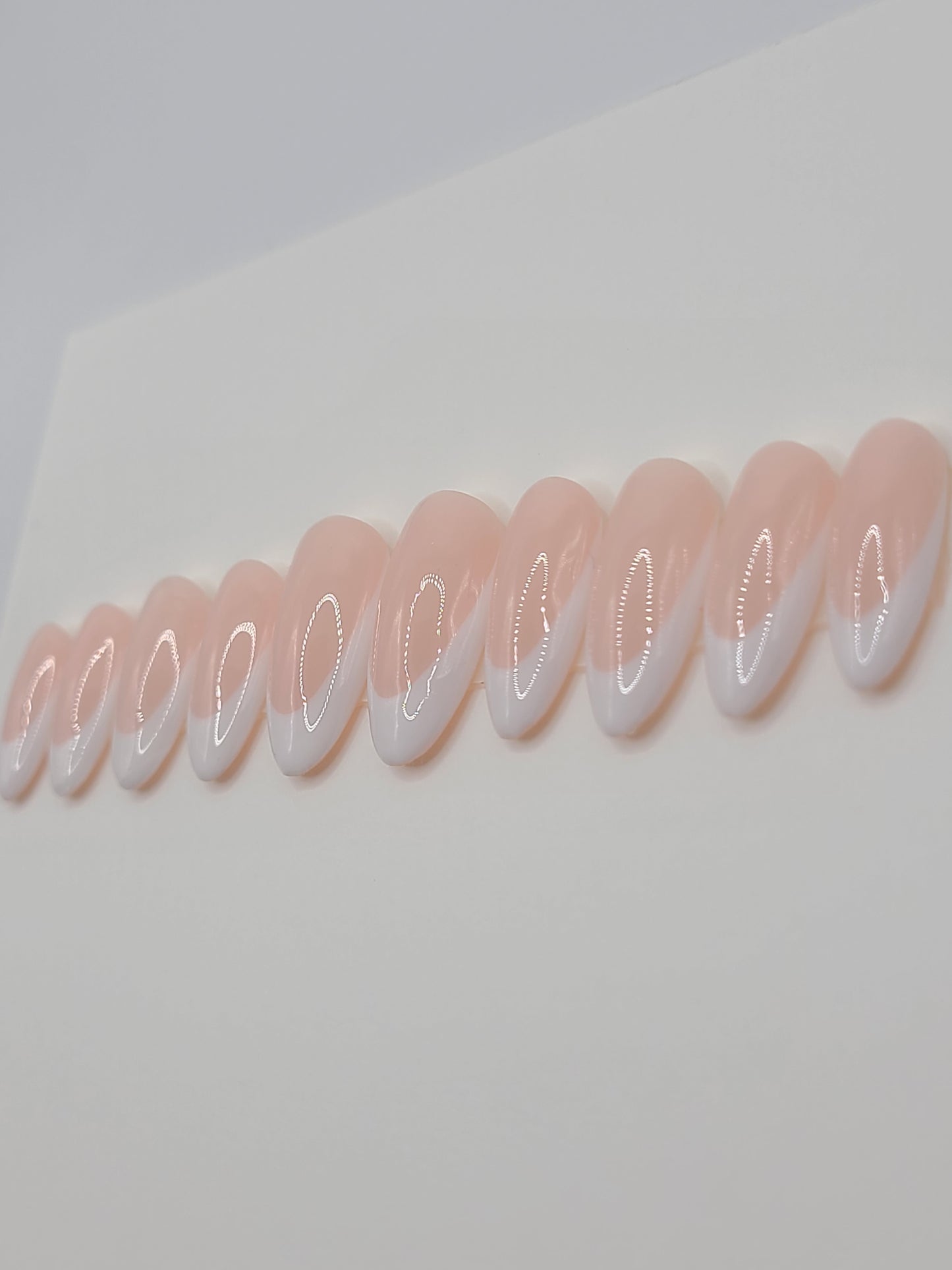 Classic Veil (10 pieces, Medium Almond Press on Nails)