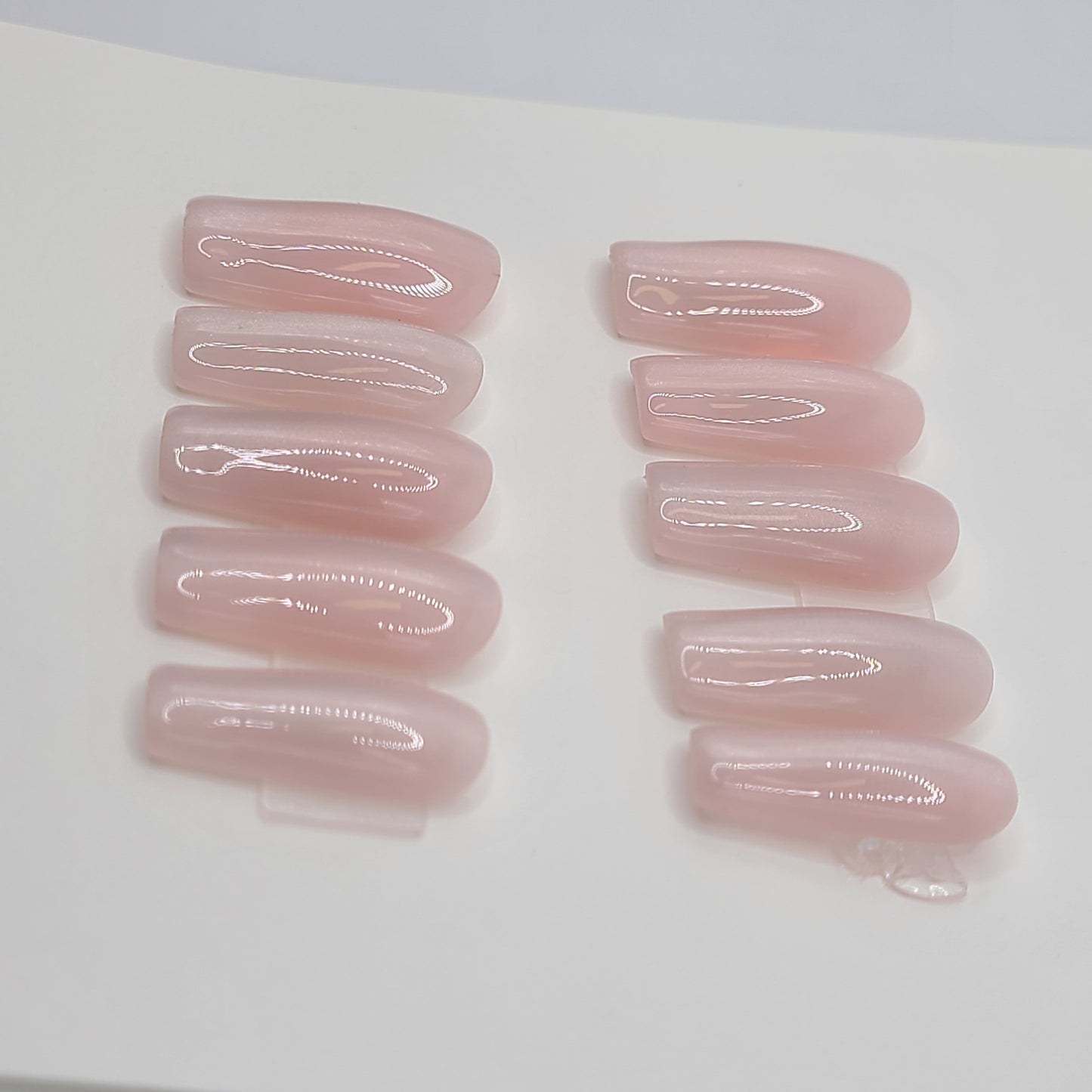 Soft Girl Cat Eye (20 pieces, Medium Square Press-On Nails)