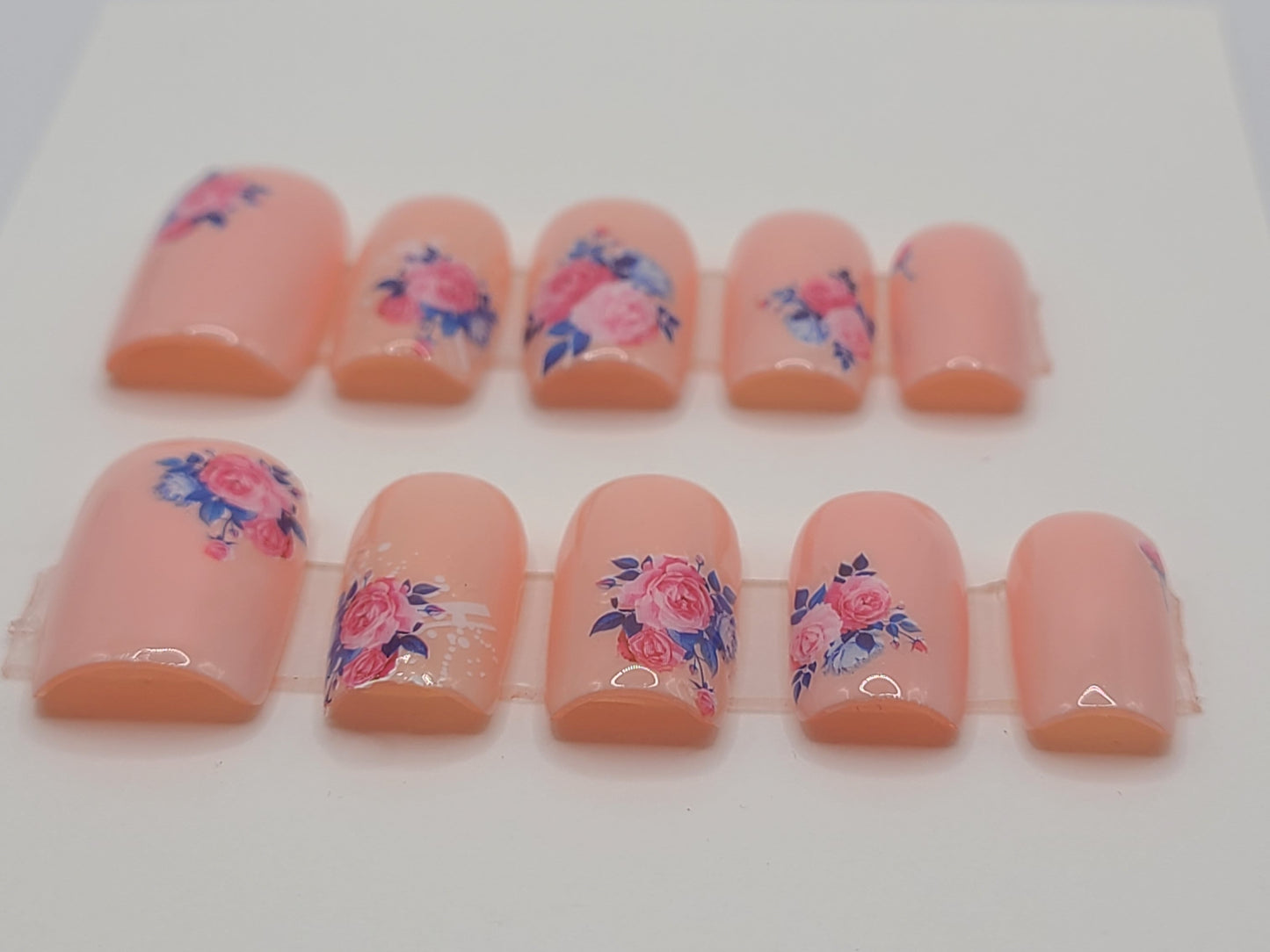 Petal Whispers (16 pieces, Short Square Press on Nail)