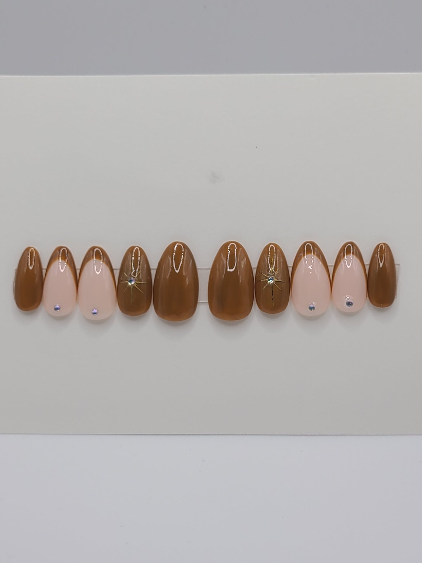 Golden Constellation (10 pieces, Medium Almond Press on Nails)