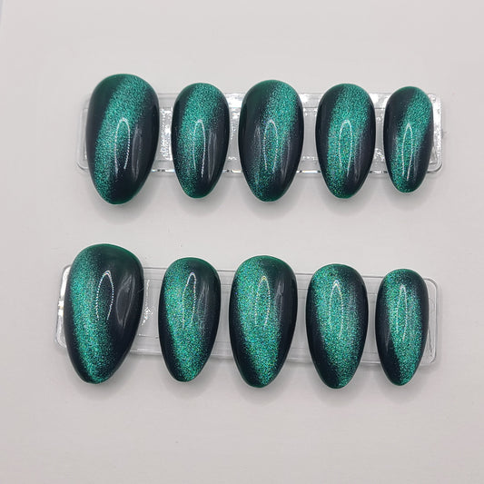 Emerald Glow (10 pieces, Medium Almond Press On Nails)
