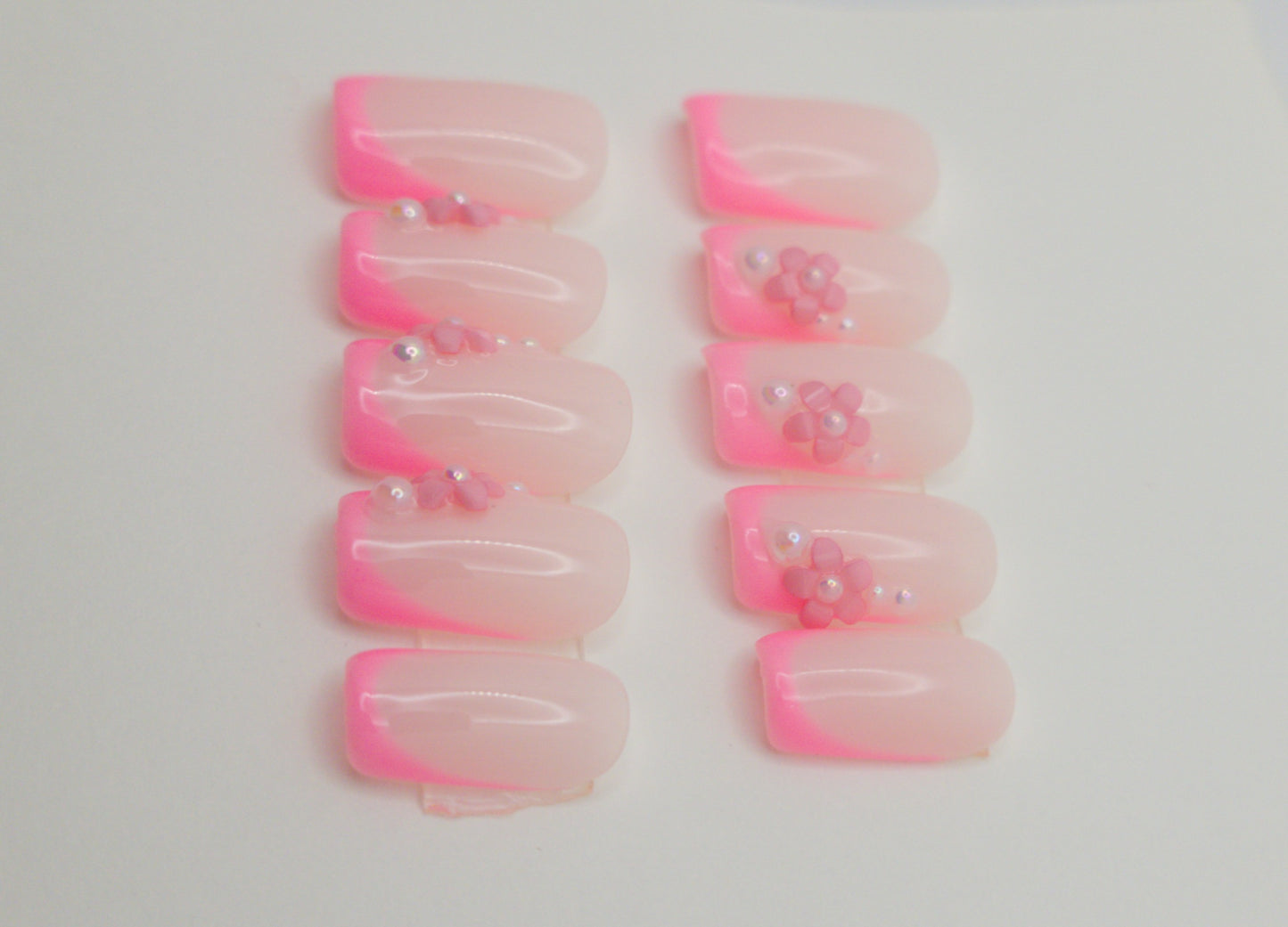 Blush Bloom (14 pieces, Short Square Press on Nails)