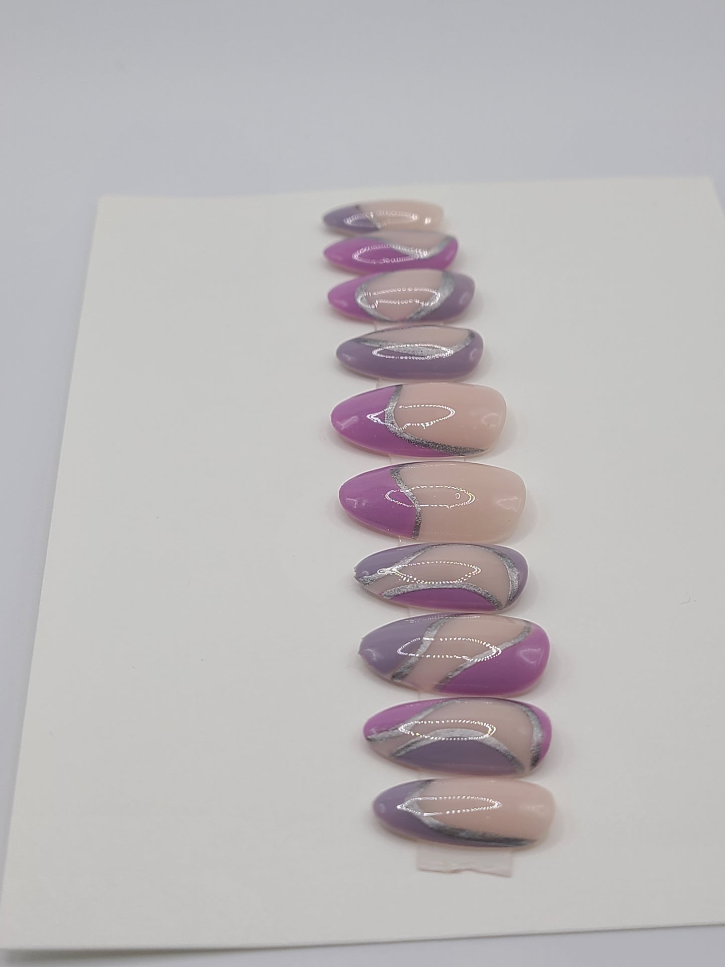 Amethyst Waves (14 pieces, Medium Almond Press on Nails)