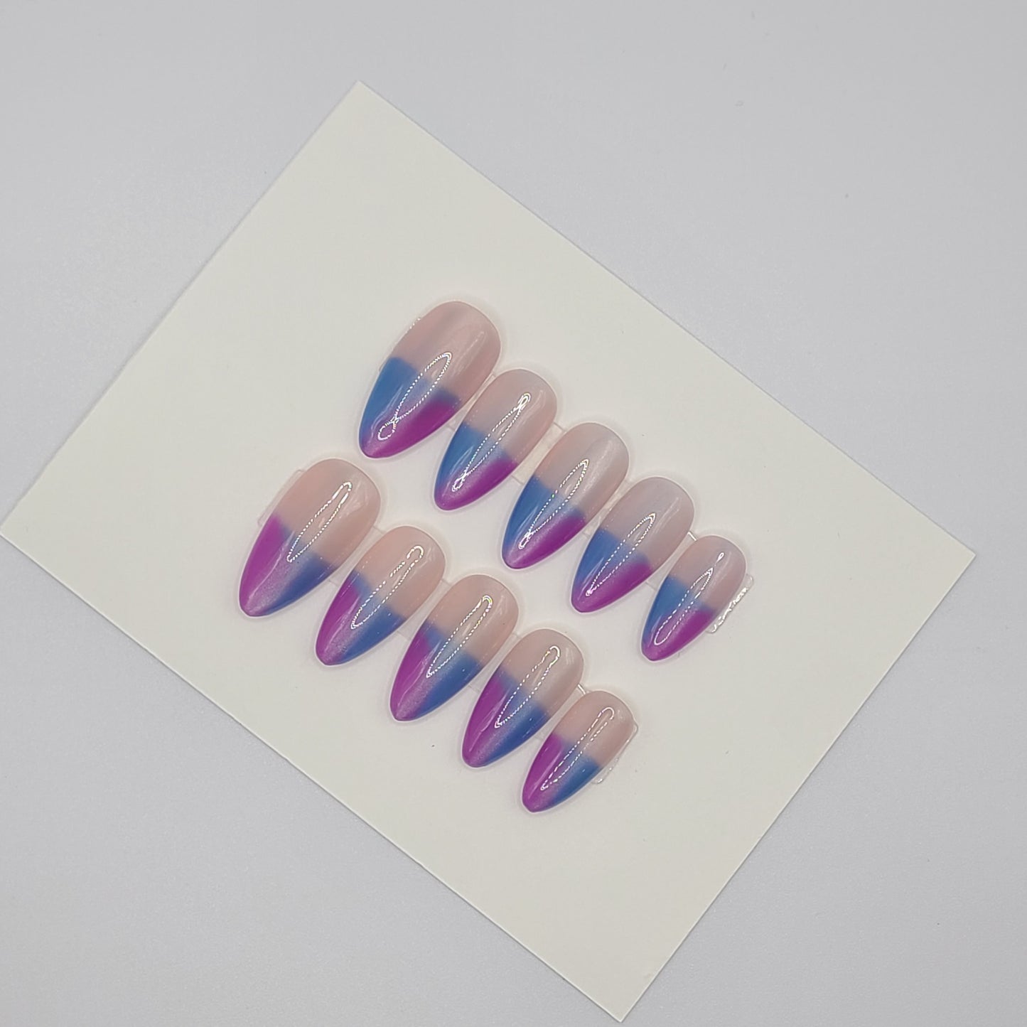 Aurora Glow Cateye Ombre Medium Almond Press-on Nails
