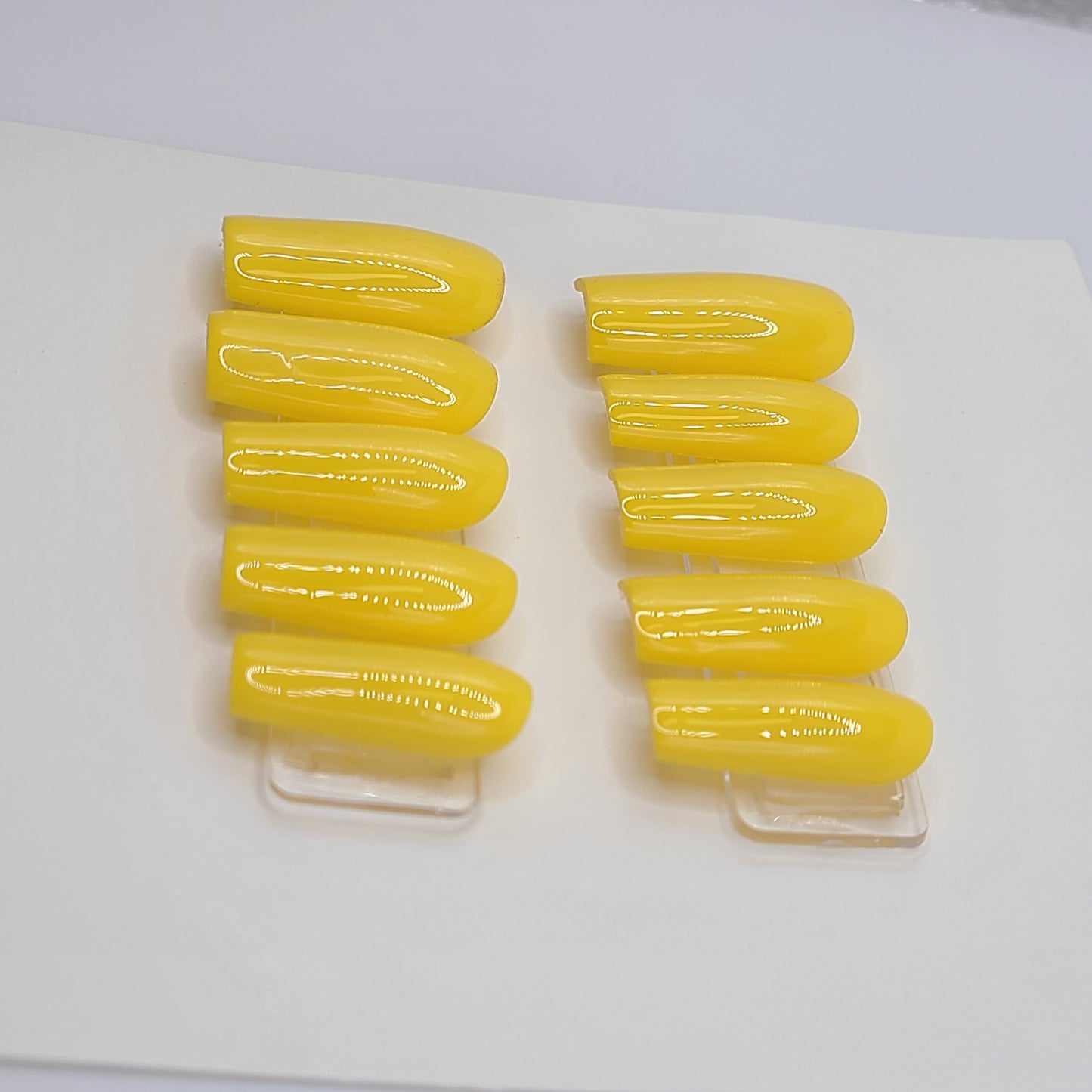 Sunshine Pop Yellow (14 pieces, Medium Square Press-On Nails)