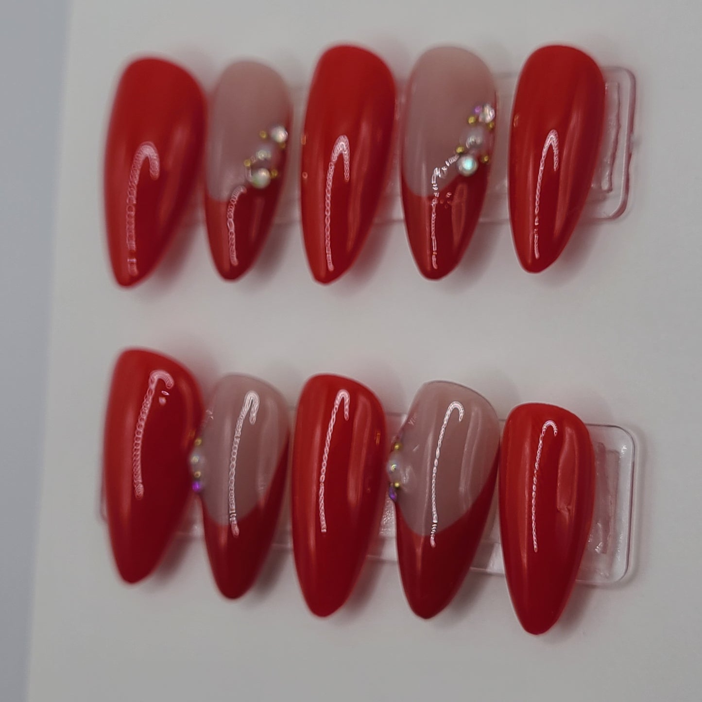 Scarlet Pearl Noël – Red French Christmas (10 Piece Press-On Nails)