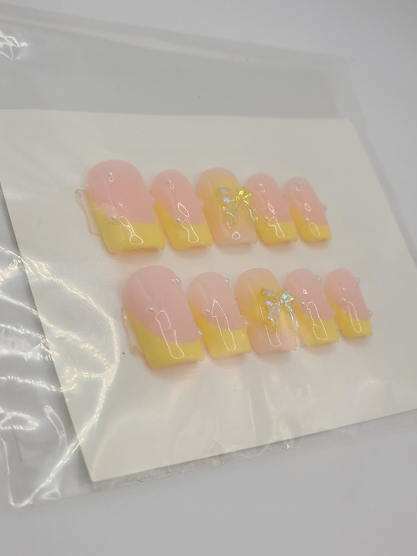 Buttercup Charm (10 pieces, Short Square Press on Nail)