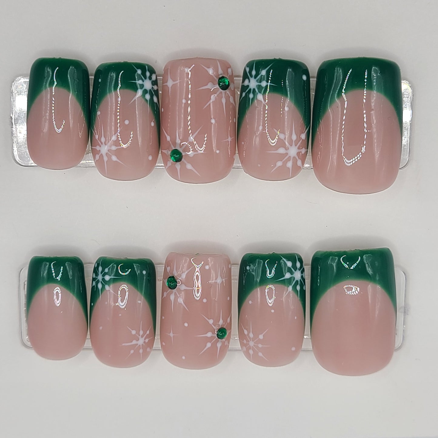 Evergreen Snowfall – Green French Christmas (10 Piece Press-On Nails)