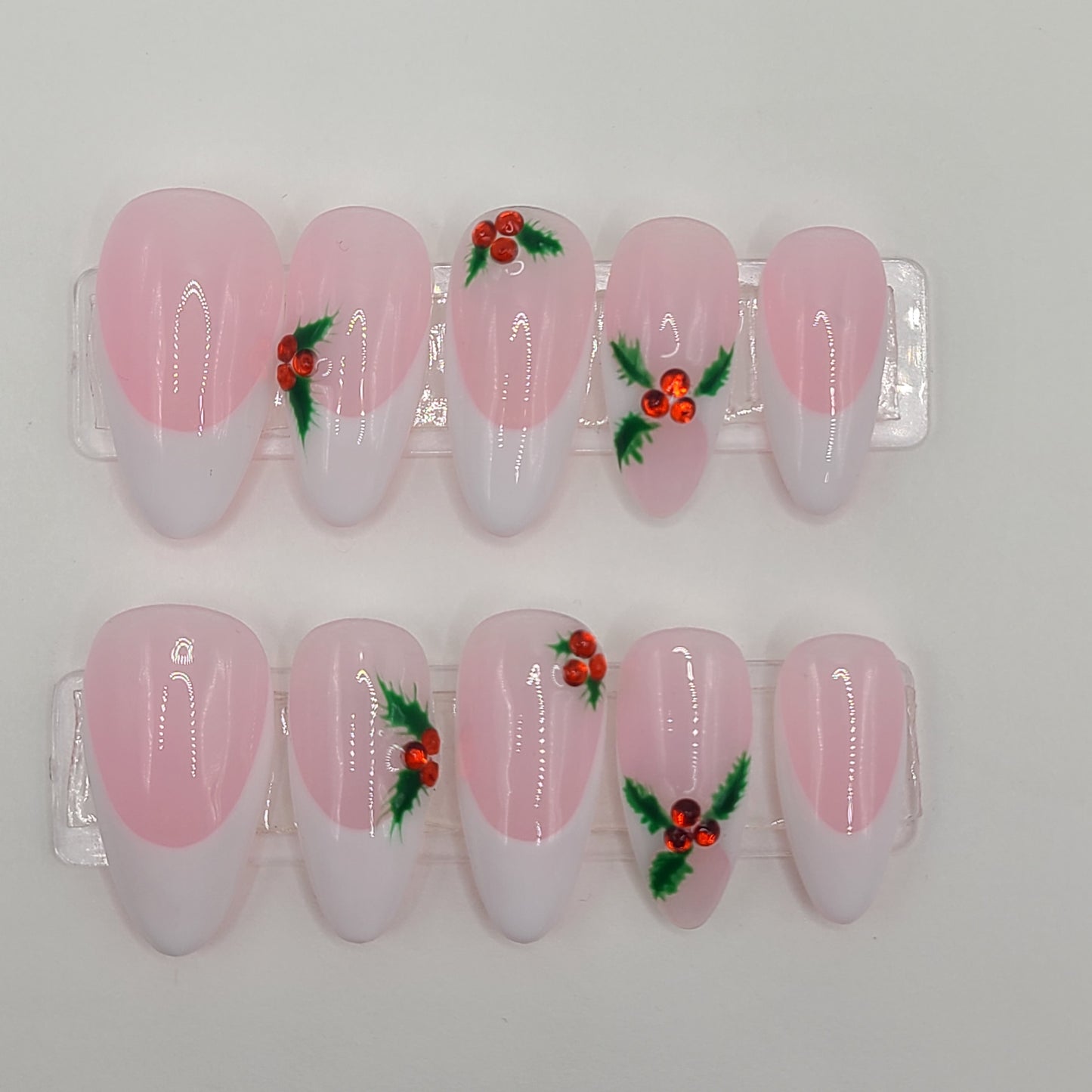 Mistletoe Kiss French – White French Christmas (10 Piece Press-On Nails)